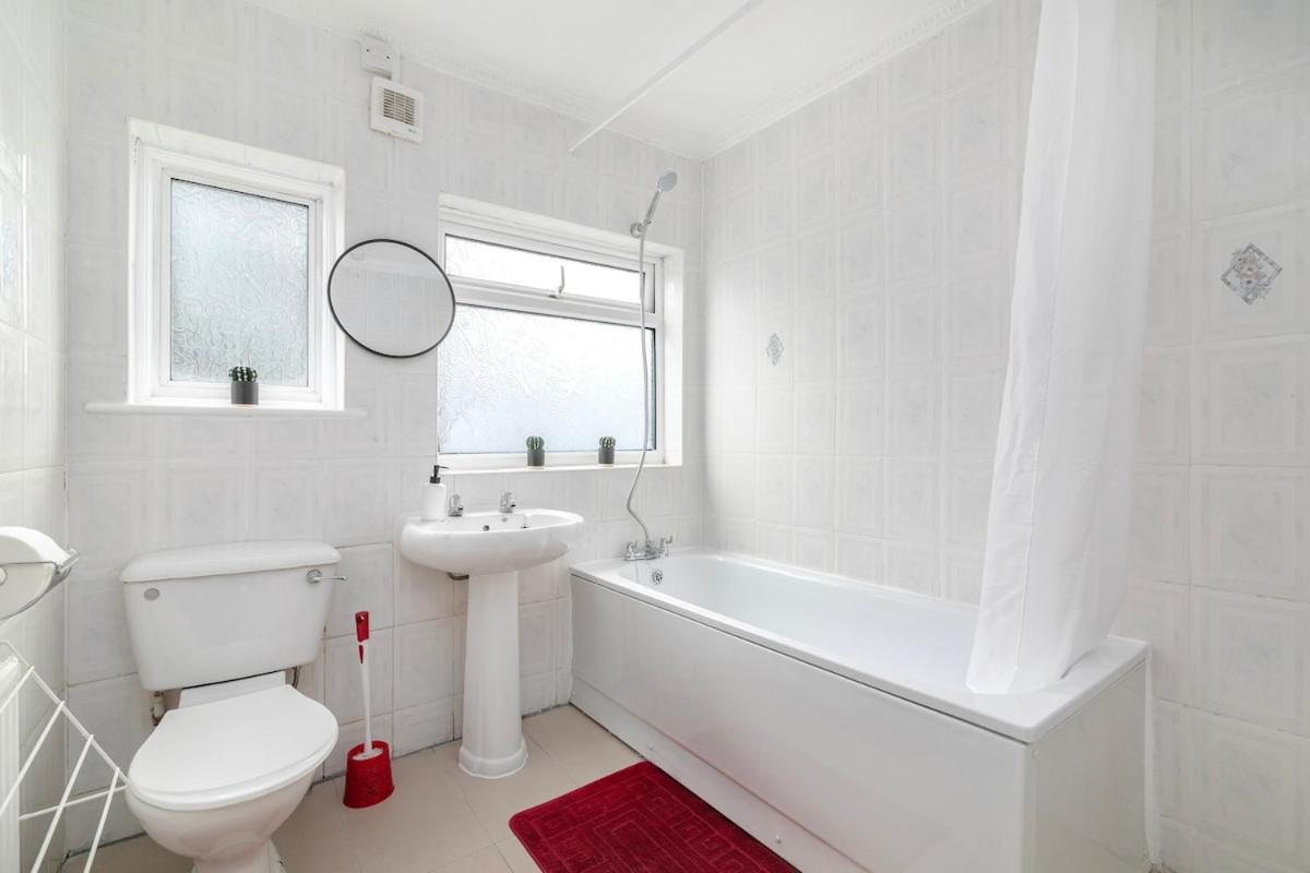 Spacious 4-bedroom Family Near Wembley Holiday home *
