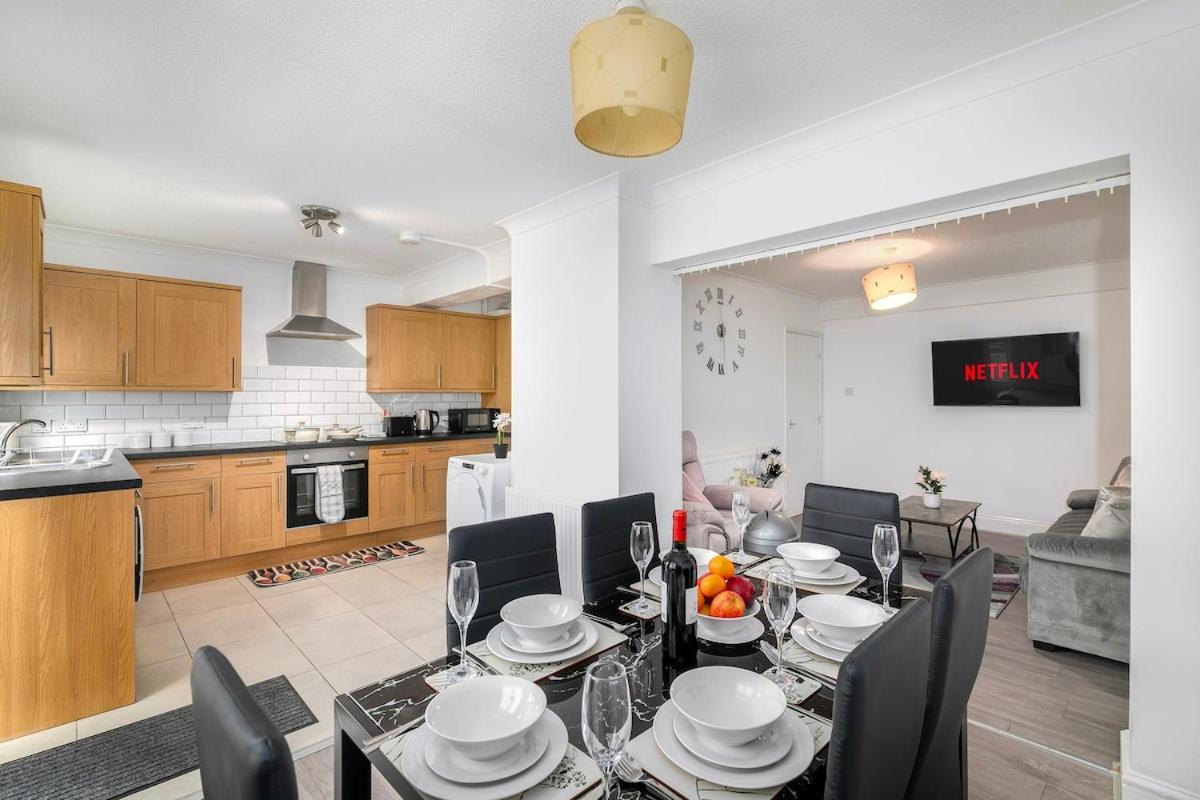 Holiday home Spacious 4-bedroom Family Near Wembley