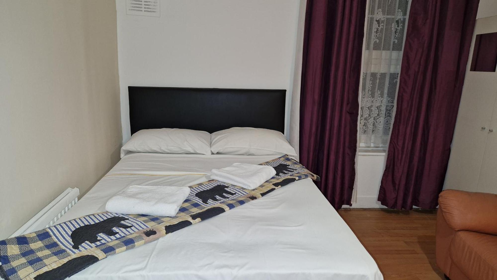 The Cosy Newcourt House, 6-sleeper - 15 Minutes From Zone 1 Apartamento