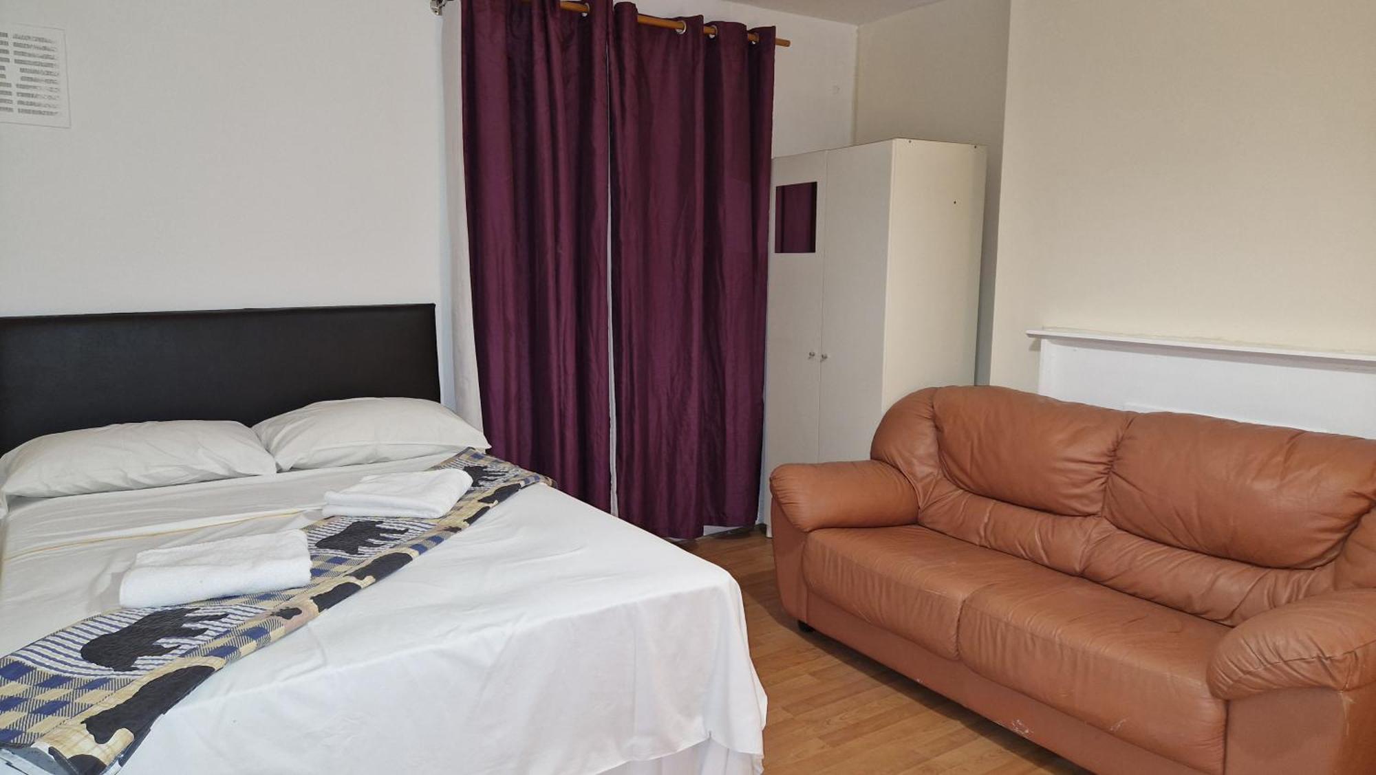 The Cosy Newcourt House, 6-sleeper - 15 Minutes From Zone 1 Apartamento