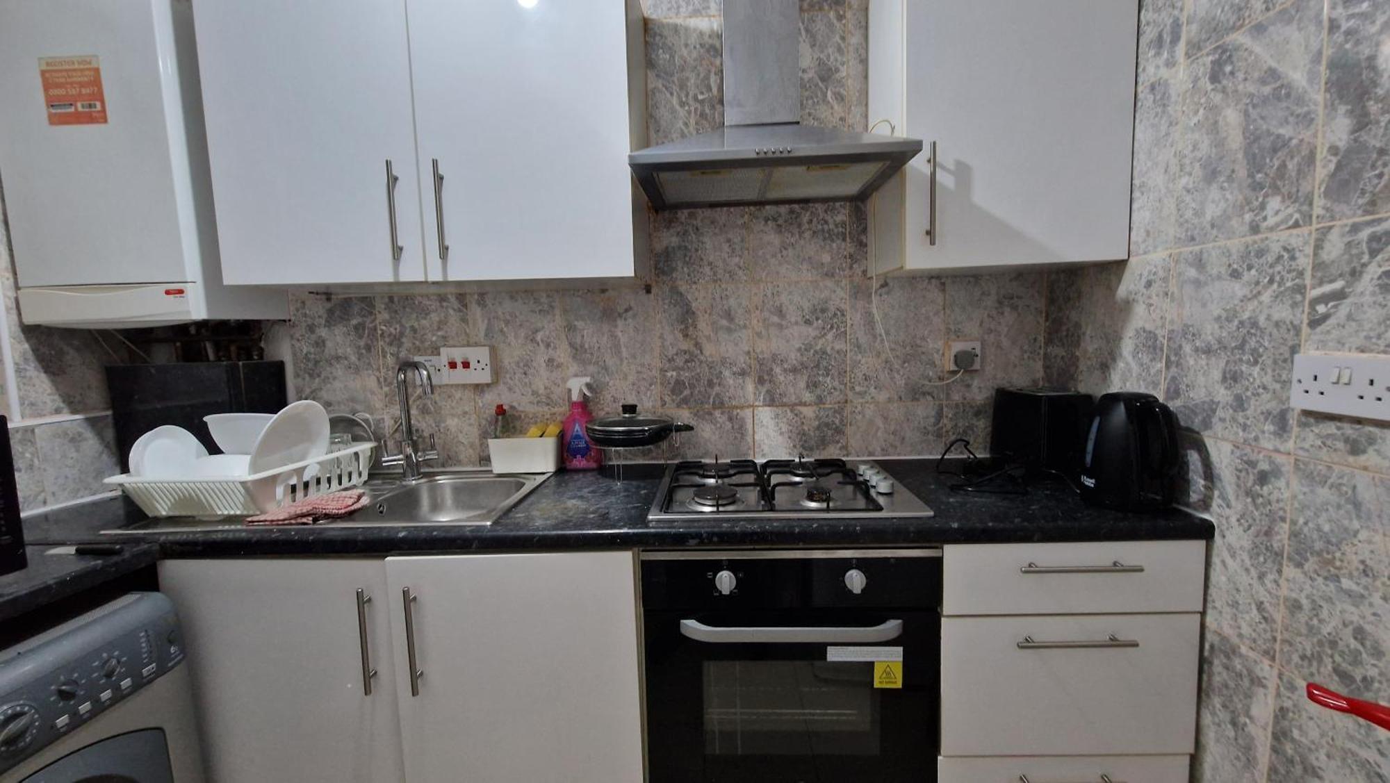 Apartamento The Cosy Newcourt House, 6-sleeper - 15 Minutes From Zone 1 Londres
