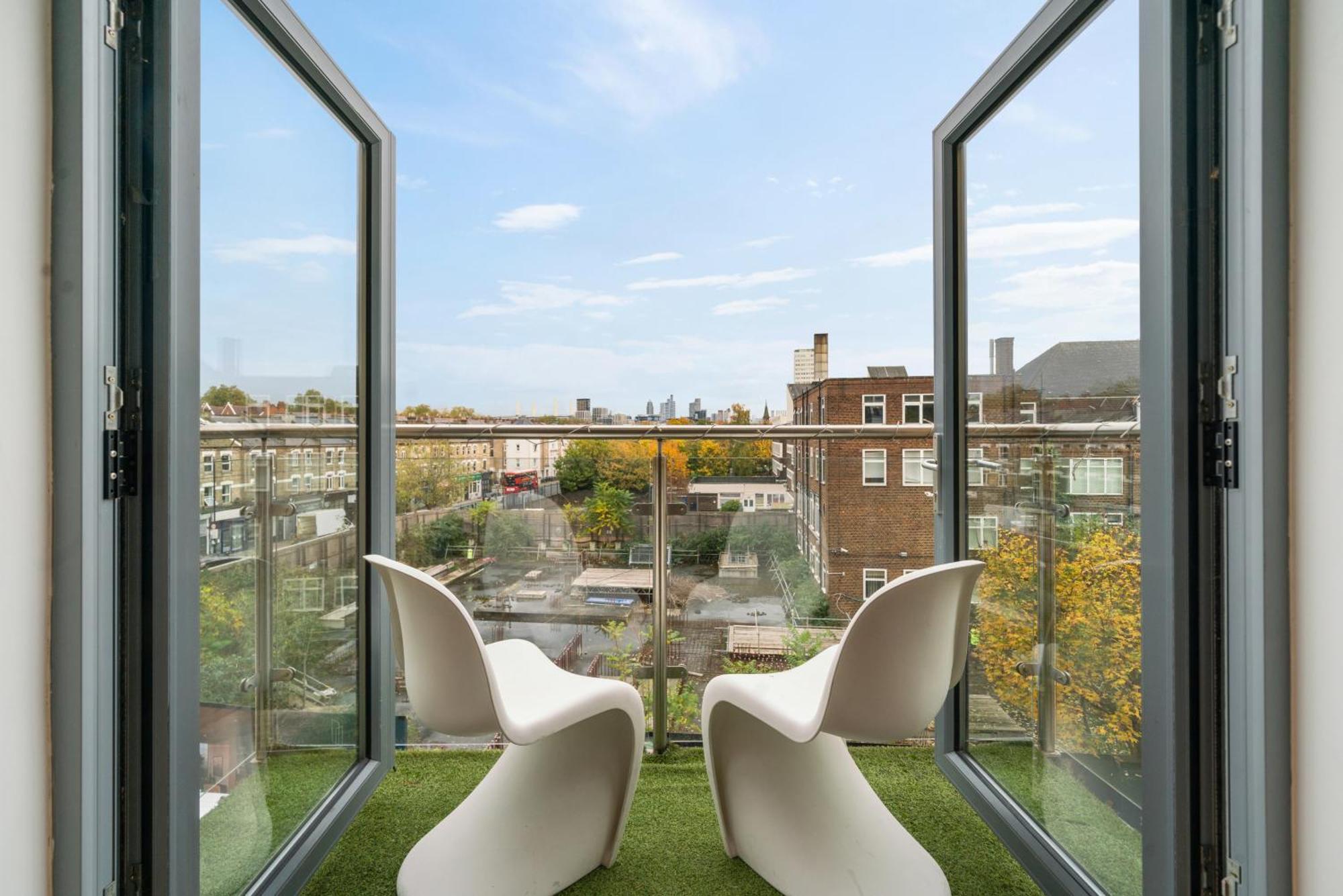 Charming Modern Flat In Battersea * London
