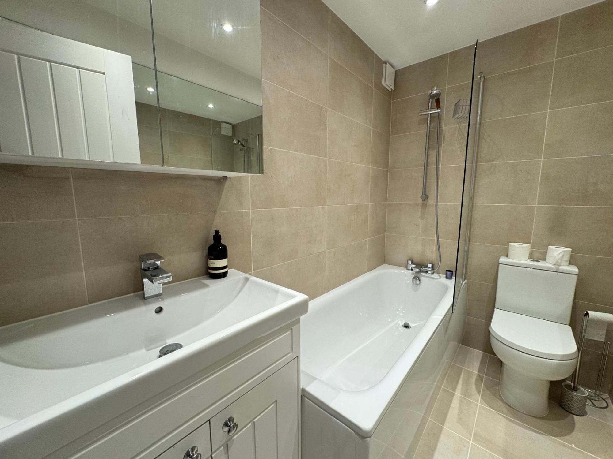 Сasa de vacaciones Charming 4bd 6 Mins From Nine Elms Station Londres