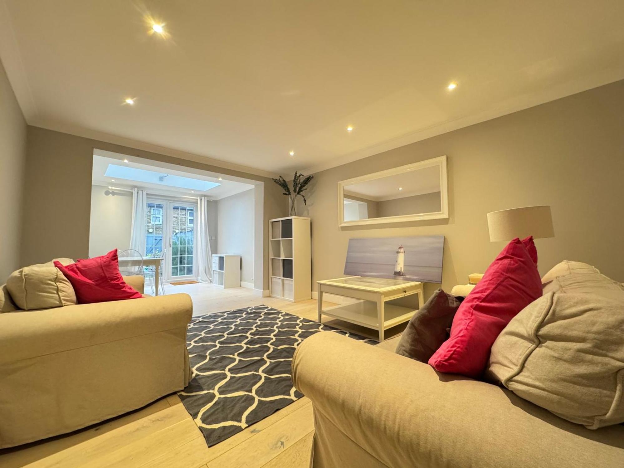 Сasa de vacaciones Charming 4bd 6 Mins From Nine Elms Station