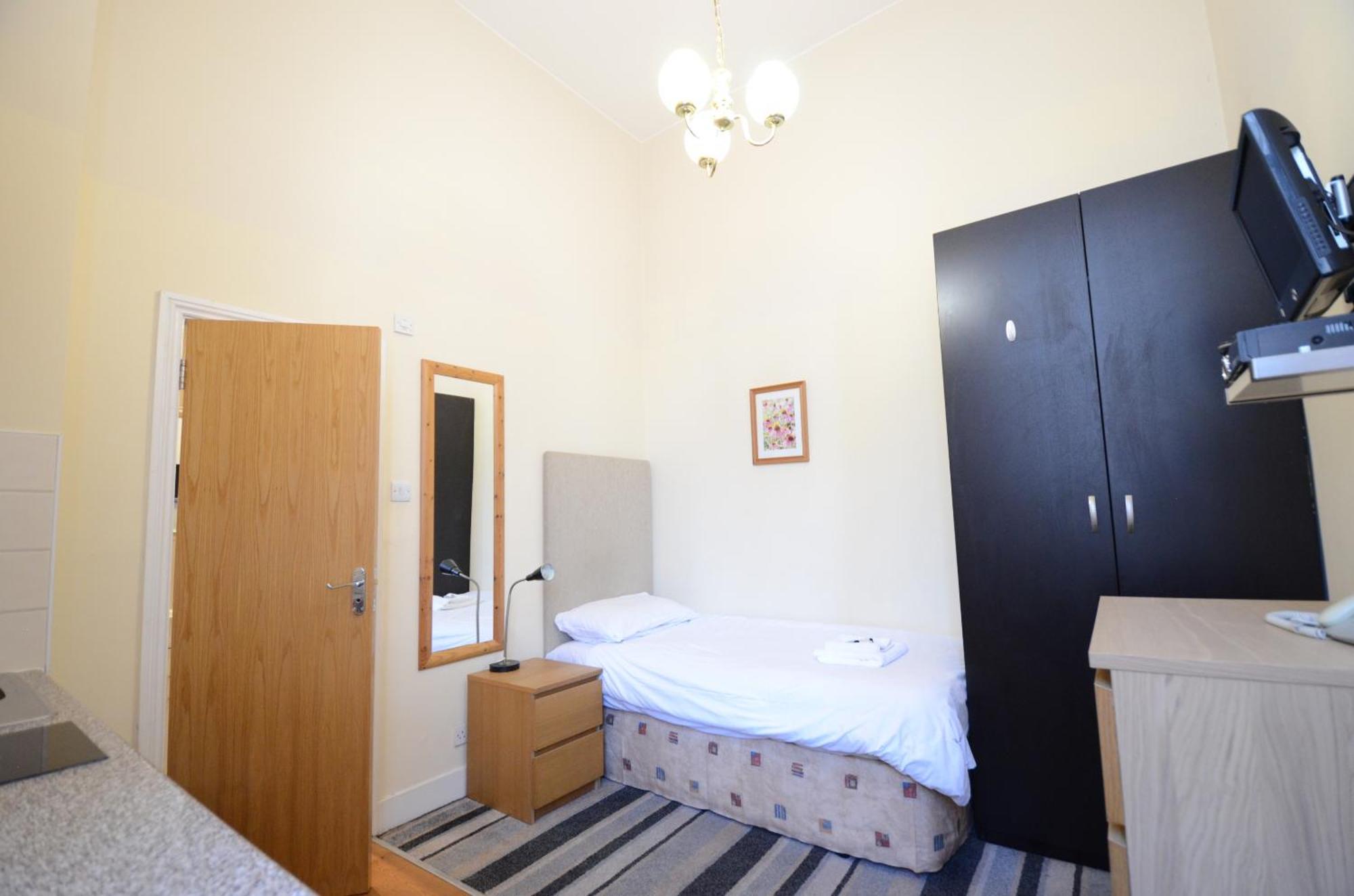 Amber Hotel-suites 3*