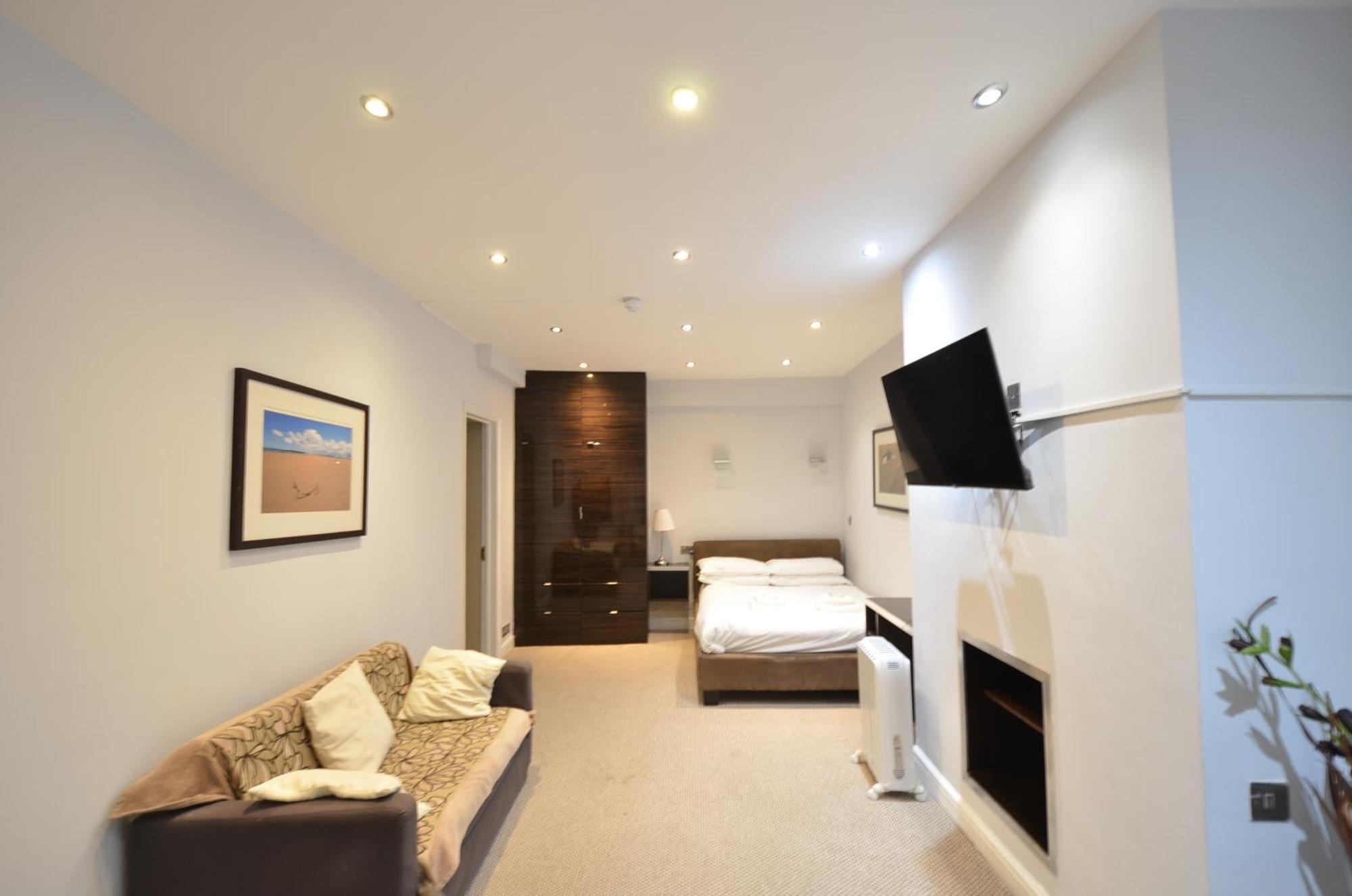 Amber Hotel-suites 3*