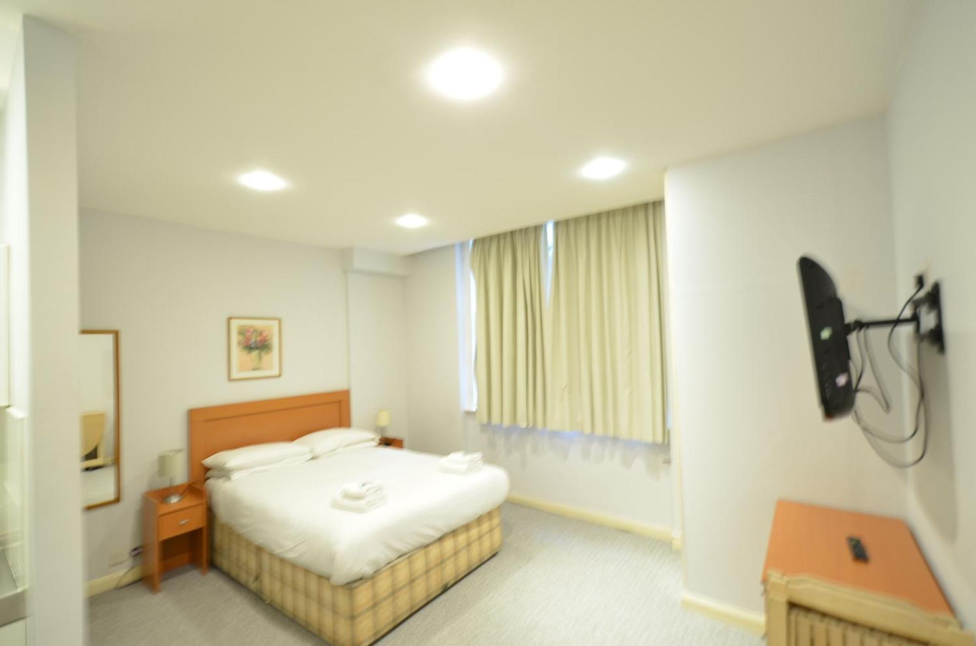Amber Hotel-suites 3*
