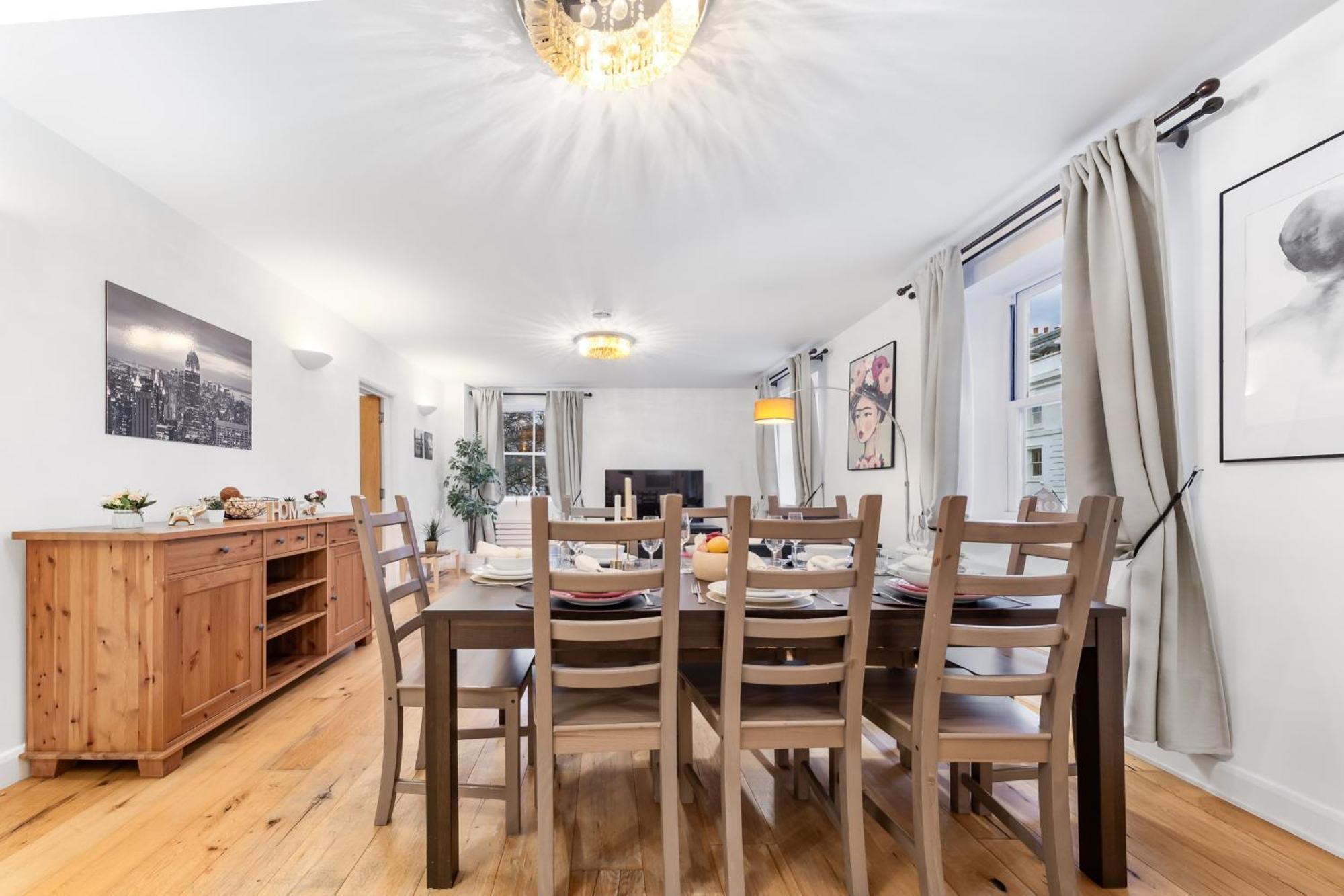Charming By Hyde Park Apartment