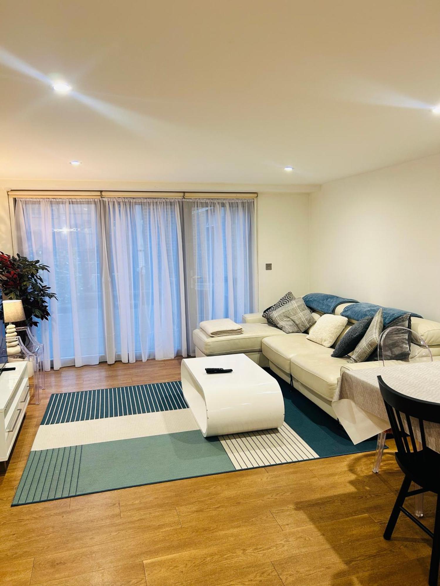 Modern 2 Bed 2 Bath With Outdoor Space Hyde Park * London