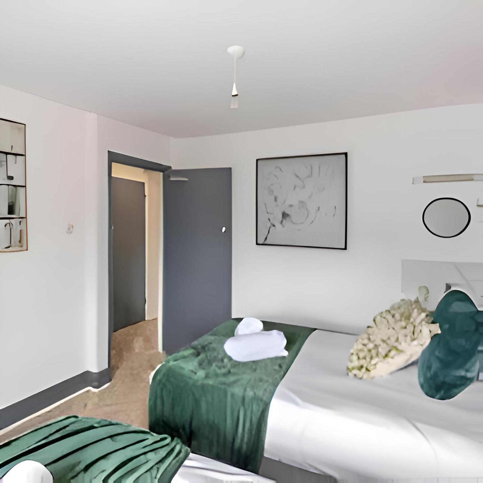 8br Gem In Prime Location Perfect For Group Apartment