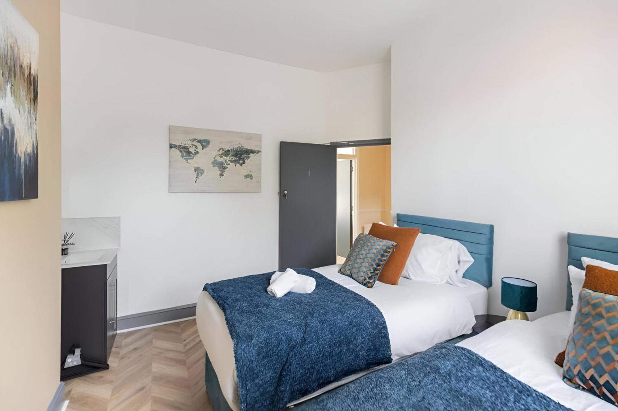 8br Gem In Prime Location Perfect For Group Leilighet