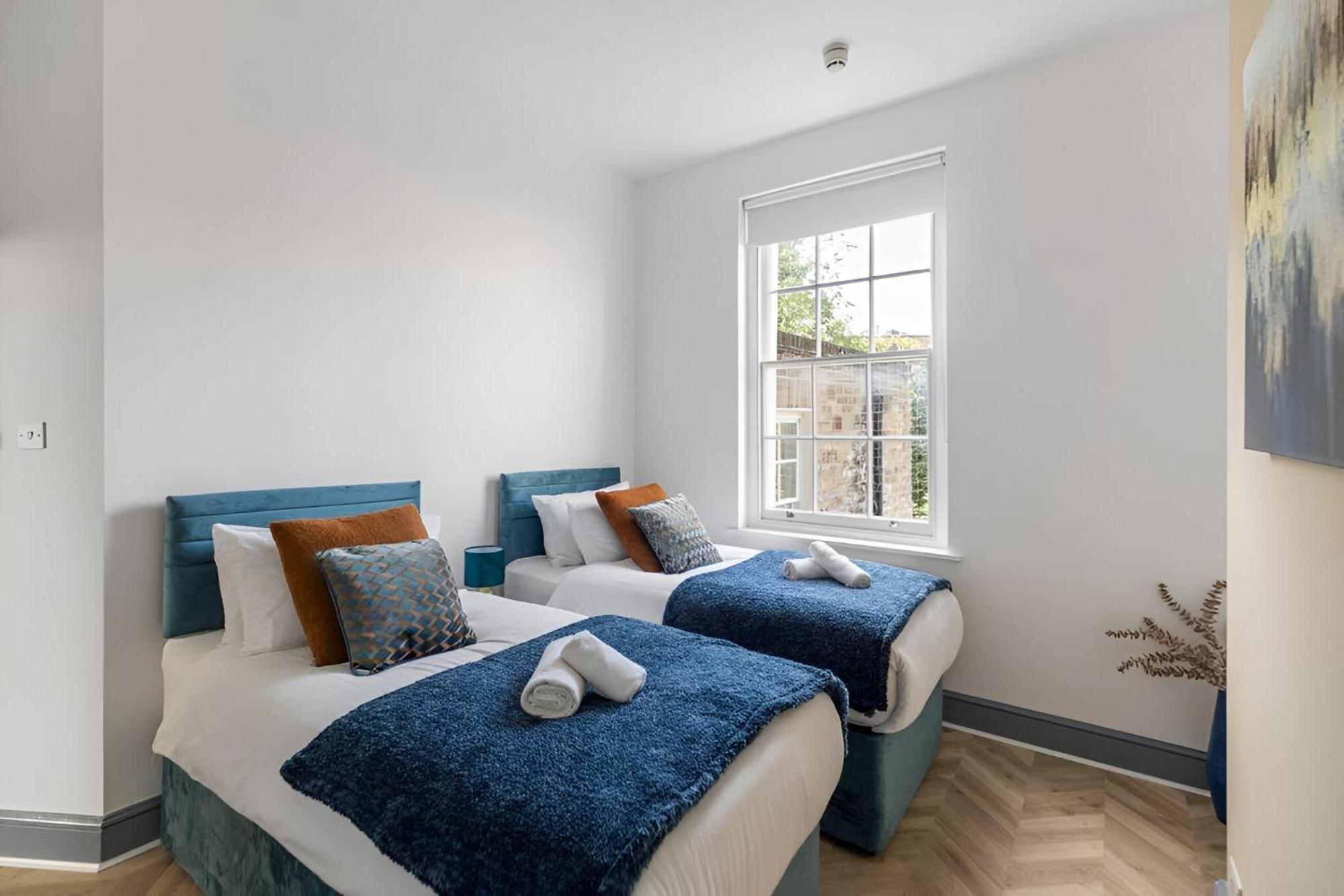 8br Gem In Prime Location Perfect For Group Leilighet London