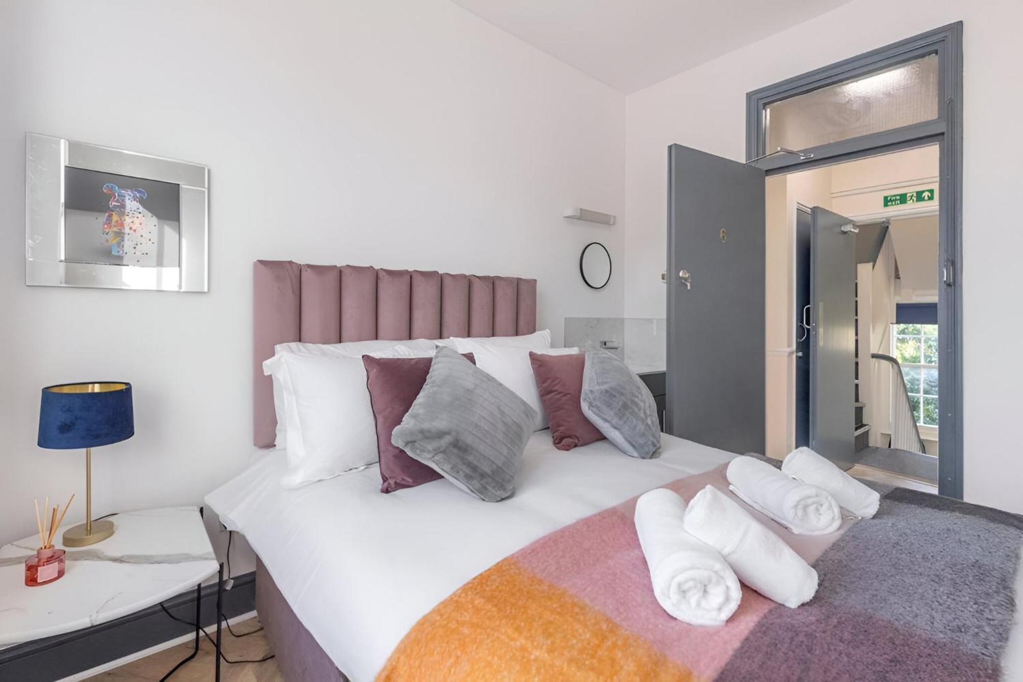 8br Gem In Prime Location Perfect For Group Leilighet