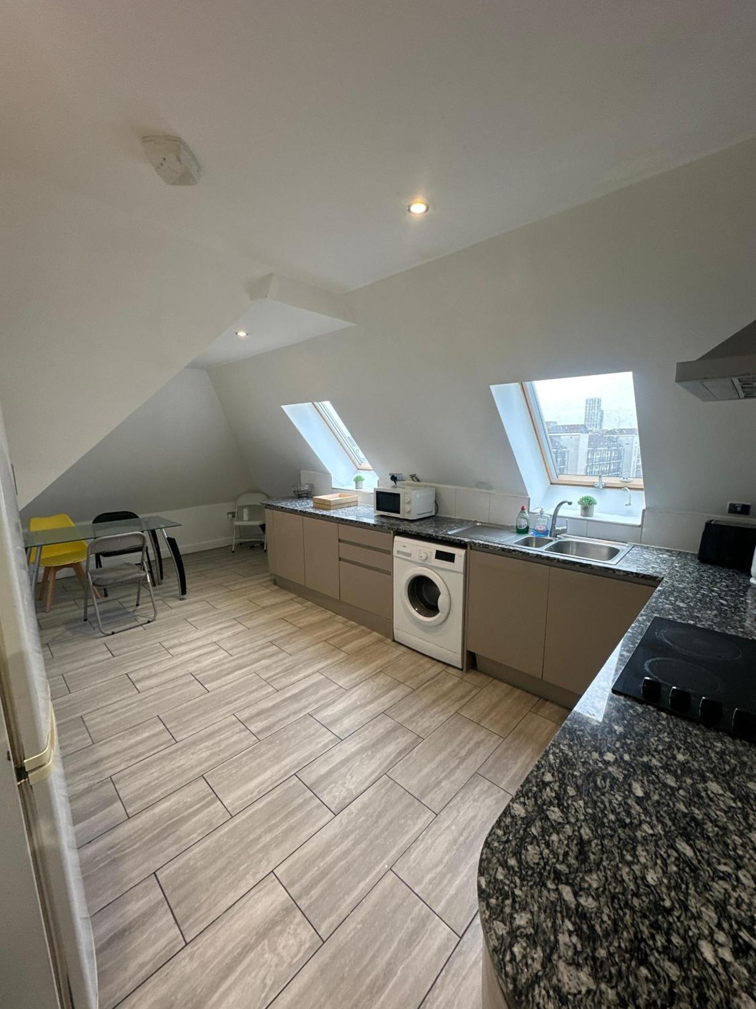 A Modern Luxury Penthouse Close To Tower-hil-canary Wharf-central * Londen