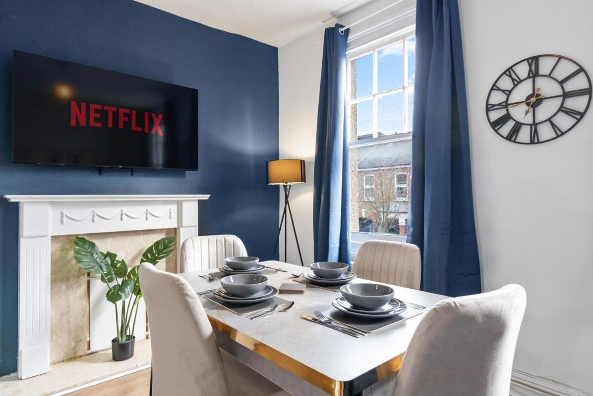 Sleep 6 Close To Centre Holiday home London