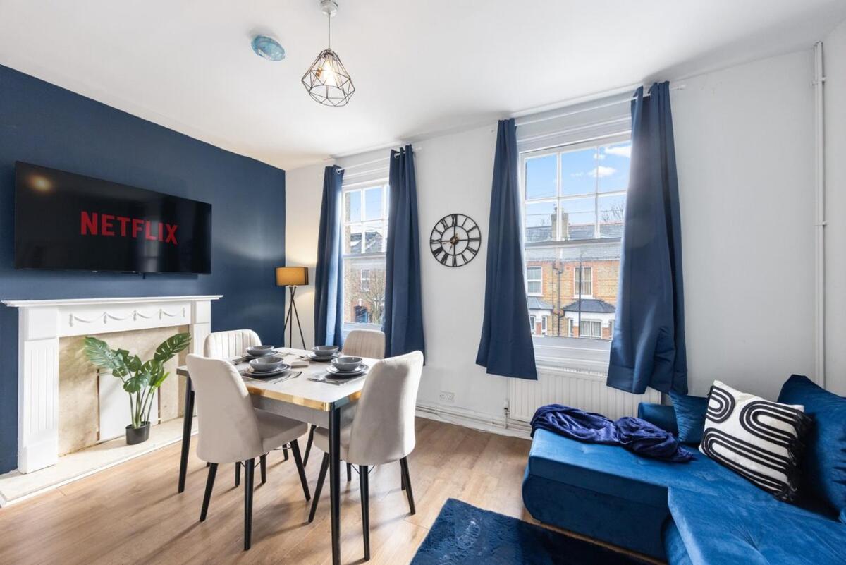 Sleep 6 Close To Centre Holiday home London