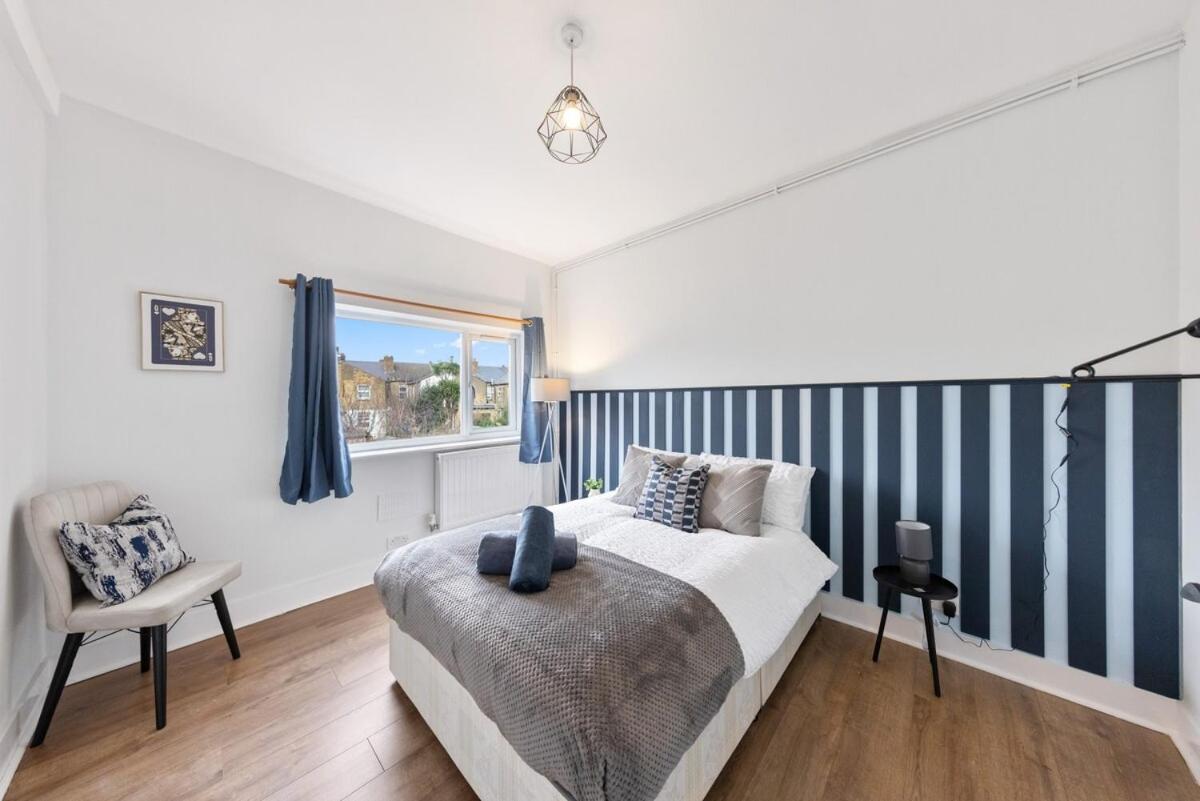 Holiday home Sleep 6 Close To Centre