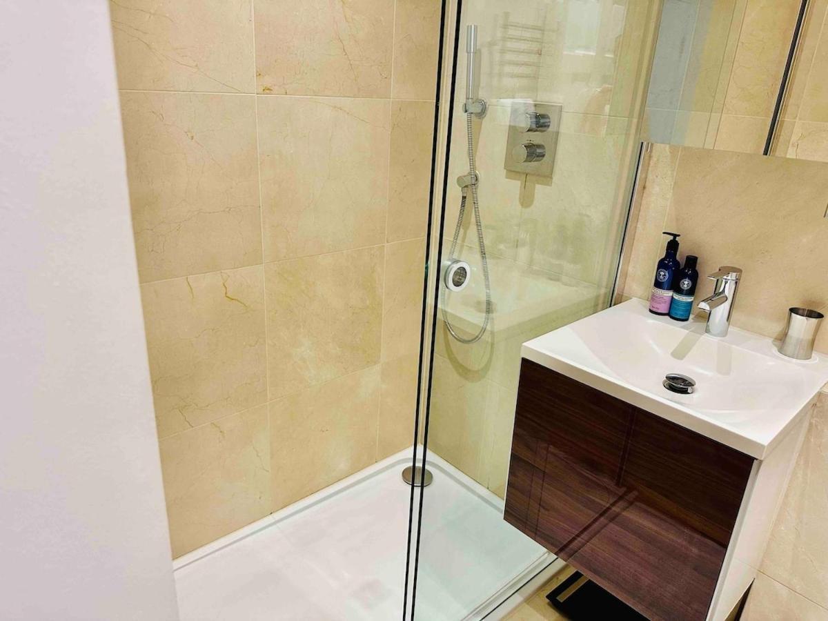 Apartment Private In Parsons New Kings Road London