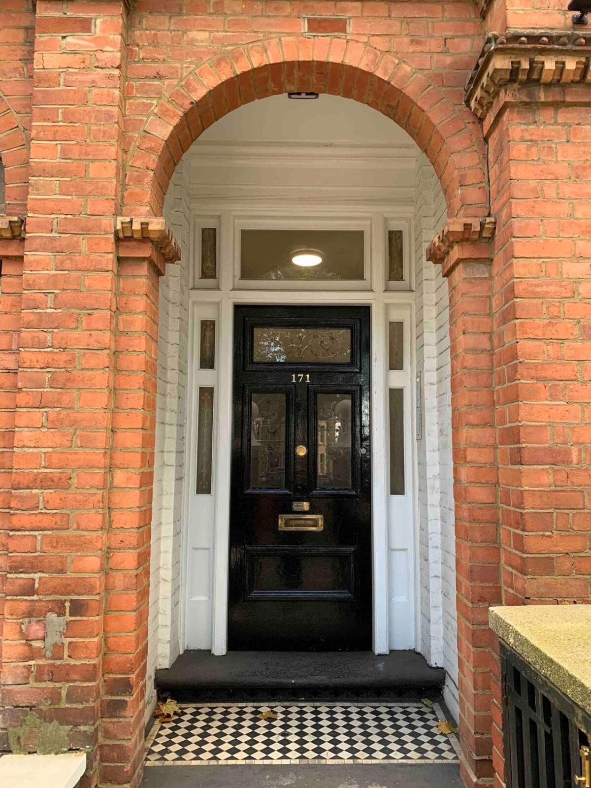 Private In Parsons New Kings Road *