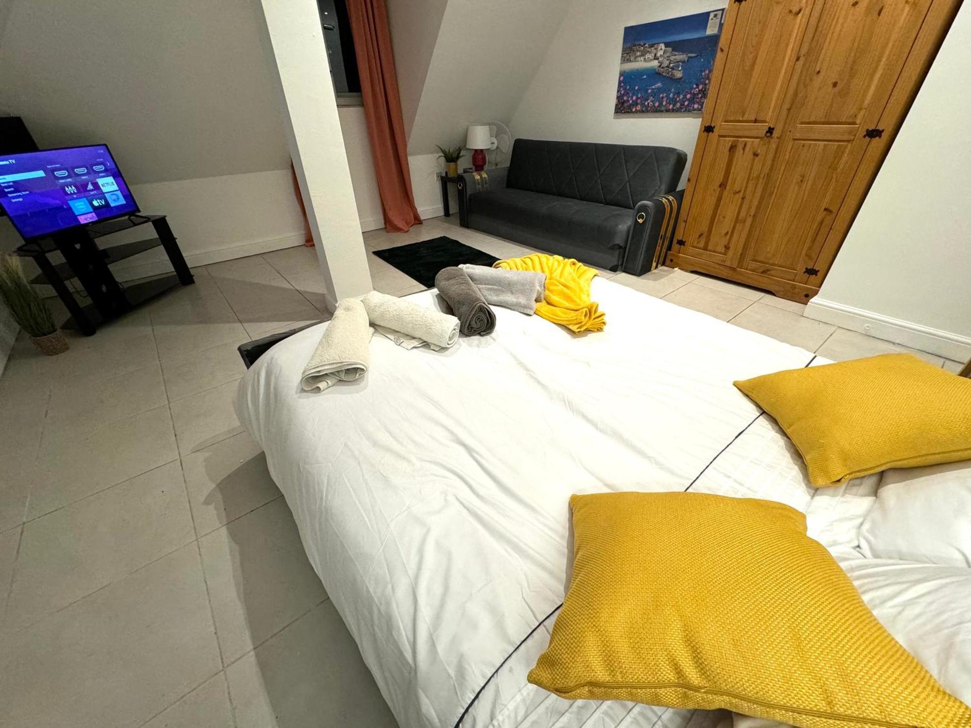 A Modern Luxury Penthouse Close To Tower-hil-canary Wharf-central * Londen