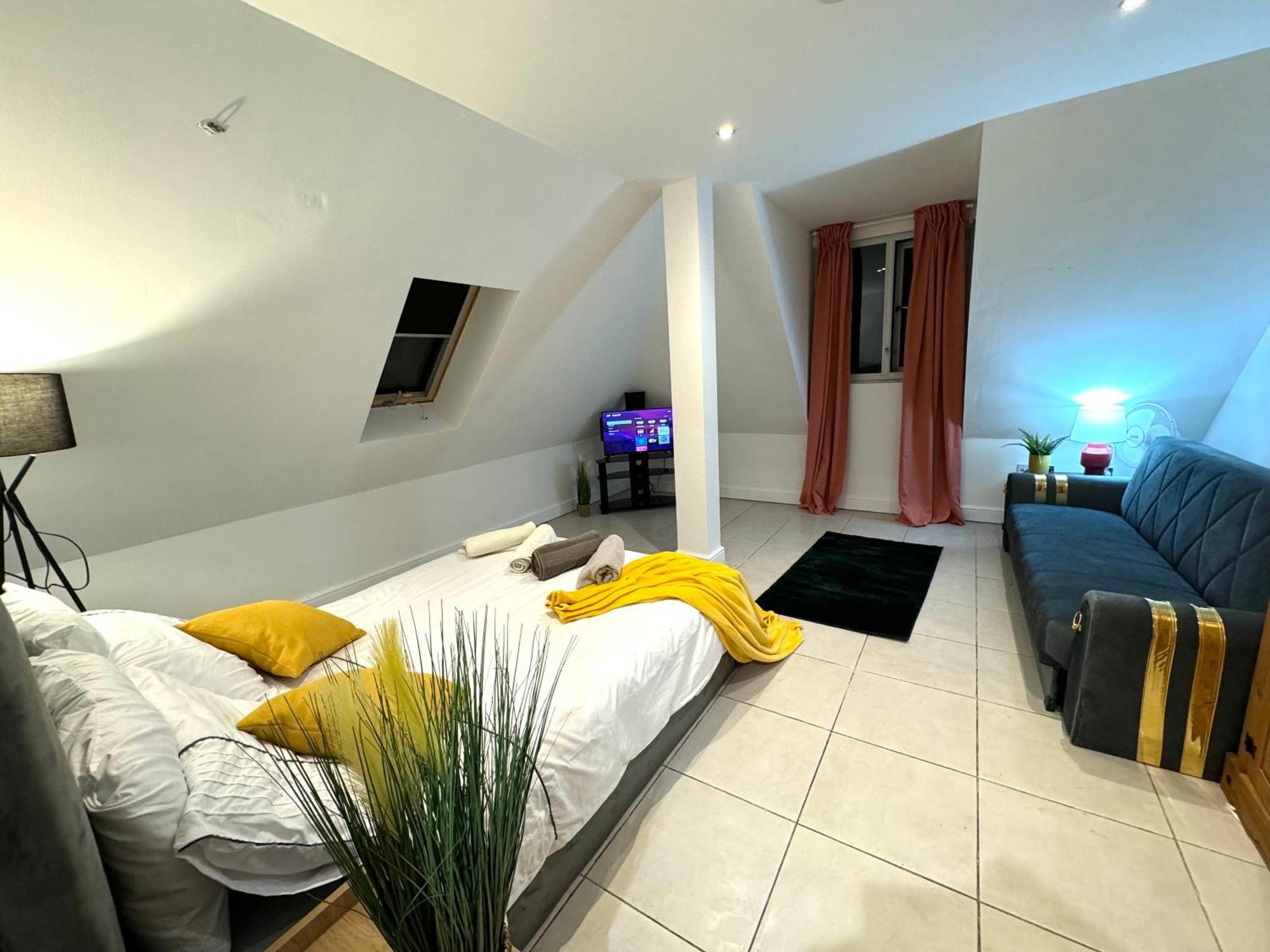 A Modern Luxury Penthouse Close To Tower-hil-canary Wharf-central * Londen