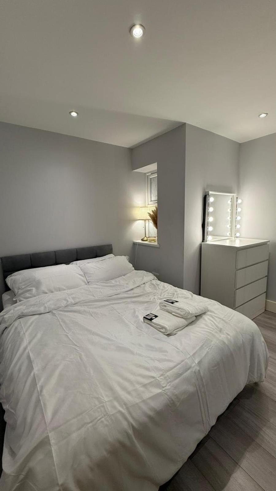Luxury Cozy Modern Flat * London