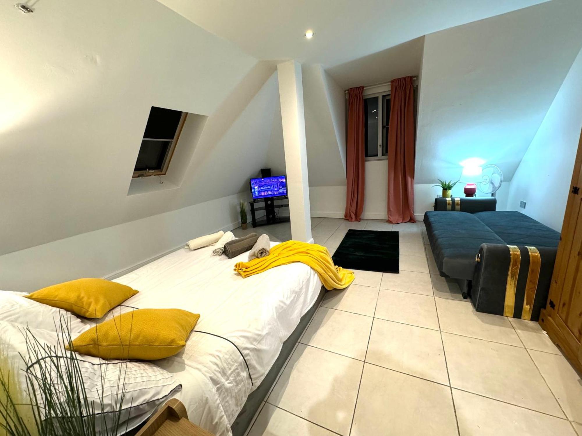 A Modern Luxury Penthouse Close To Tower-hil-canary Wharf-central * Londen