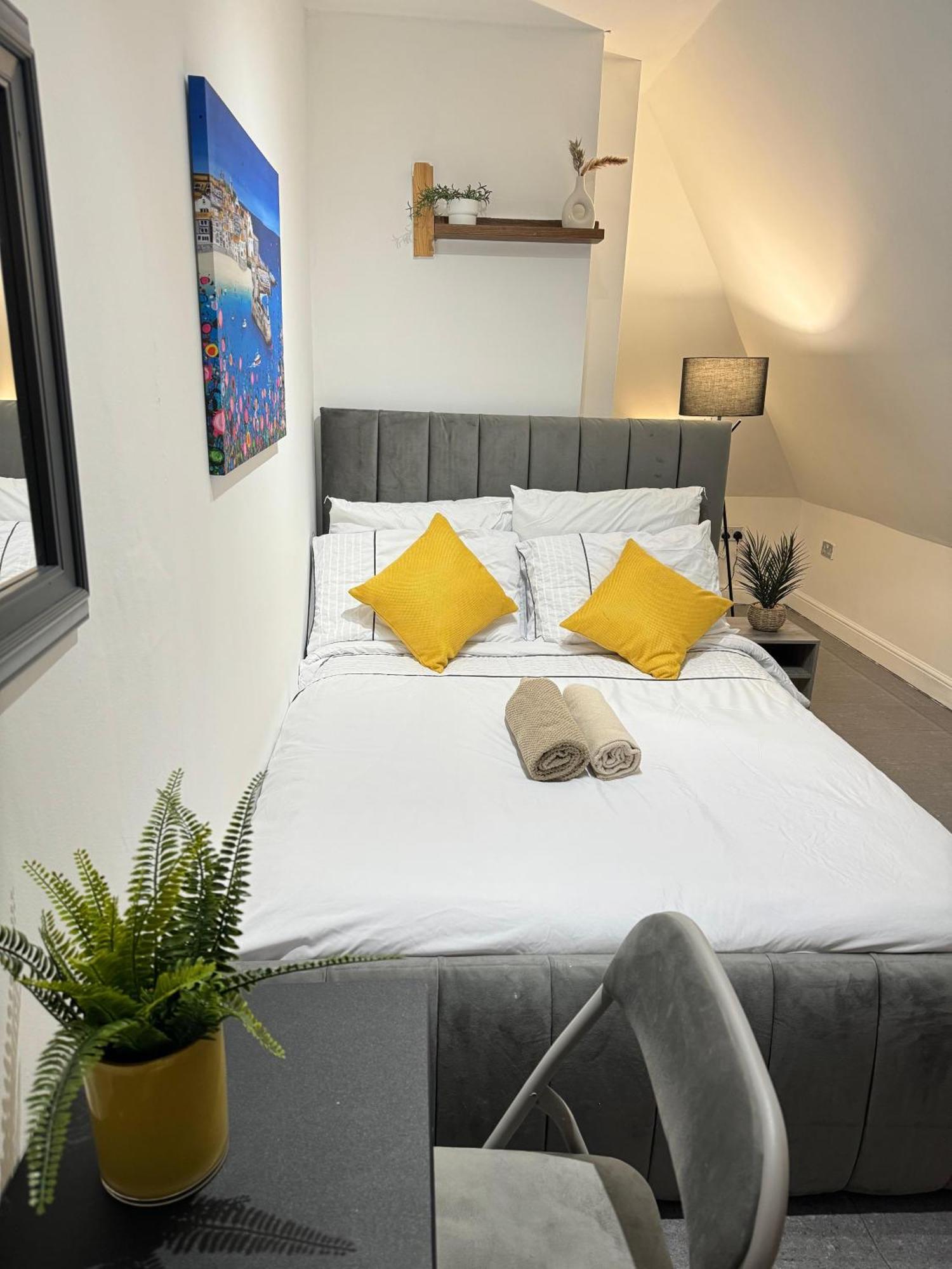 A Modern Luxury Penthouse Close To Tower-hil-canary Wharf-central * Londen