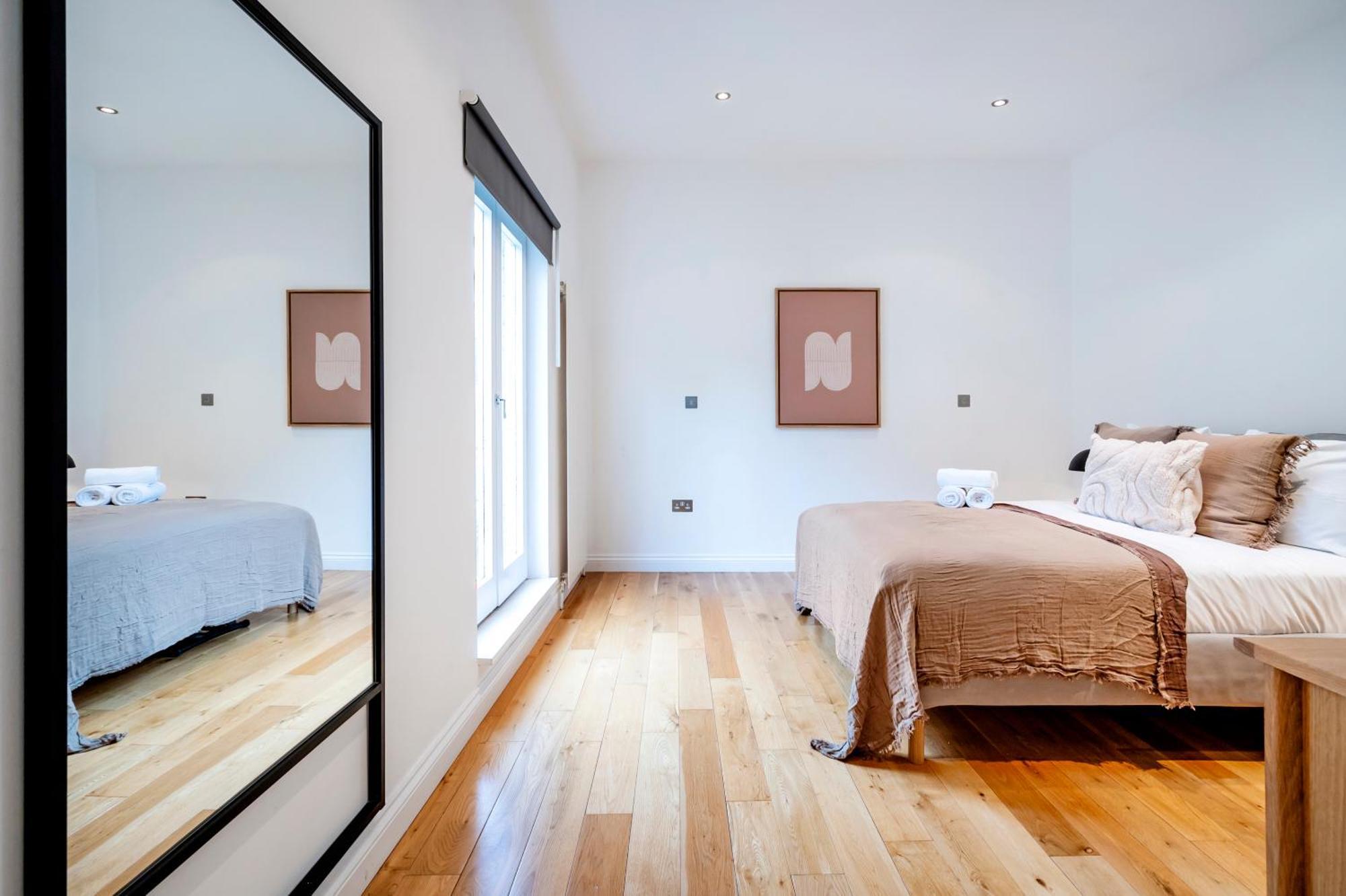 2 Bedr, 3 Beds, 2 Bath Covent Garden 3-min Subway London