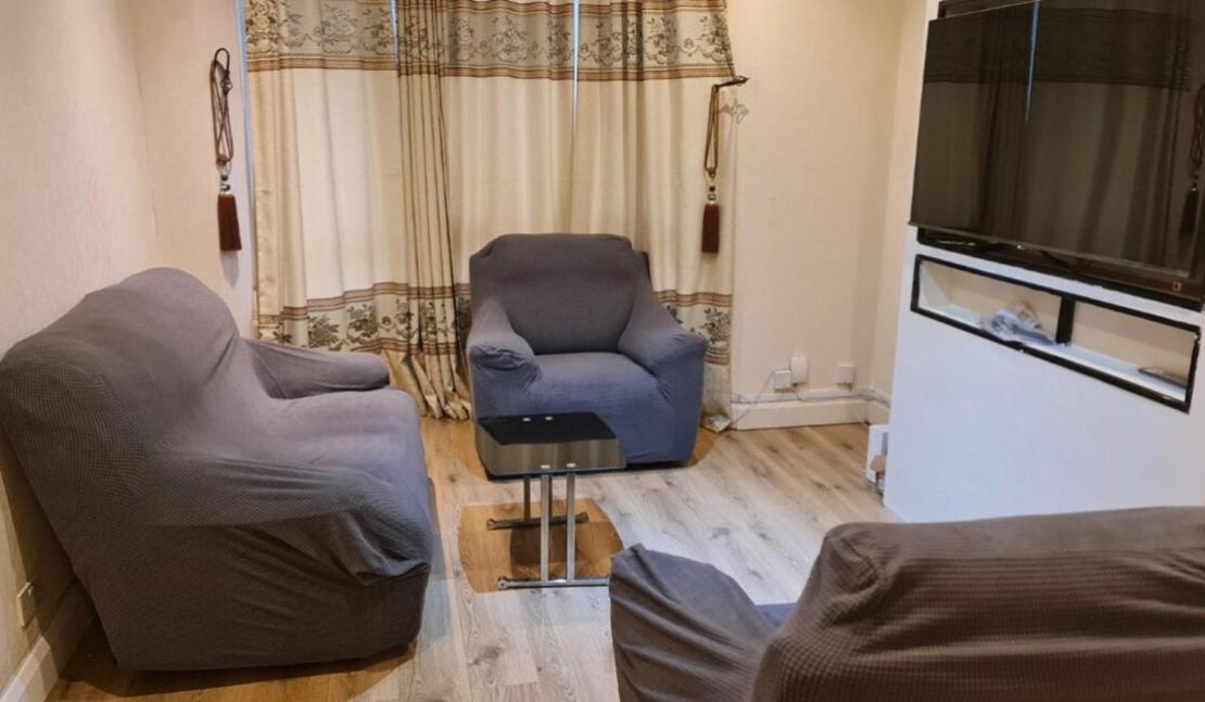 Cosy Bedroom Near Airport Accommodatie bij particulieren Londen