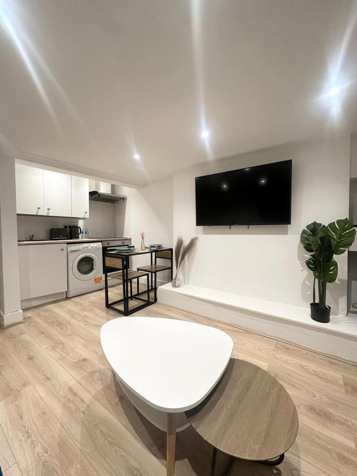 Cosy 1 Bedroom Flat In Apartamento Londres