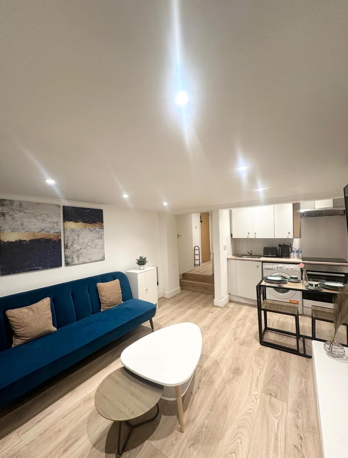 Cosy 1 Bedroom Flat In Apartment