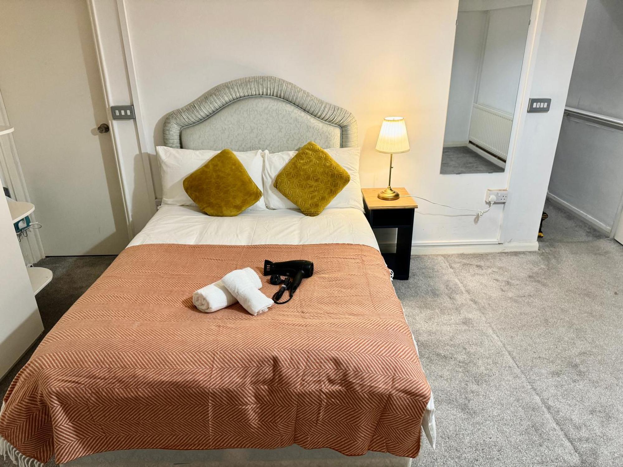 Private Bedrooms In Finsbury Park Station * London