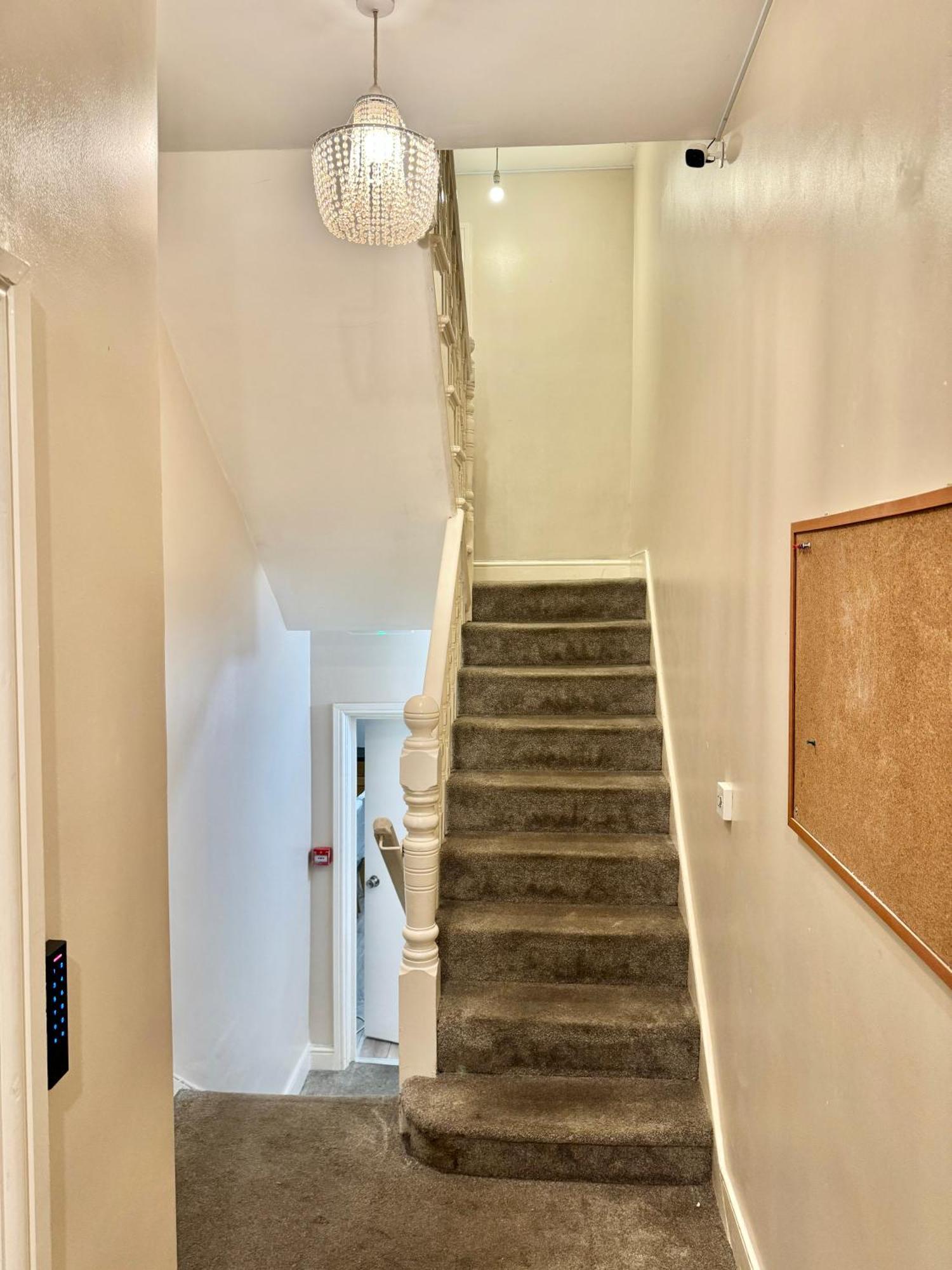 Private Bedrooms In Finsbury Park Station * London