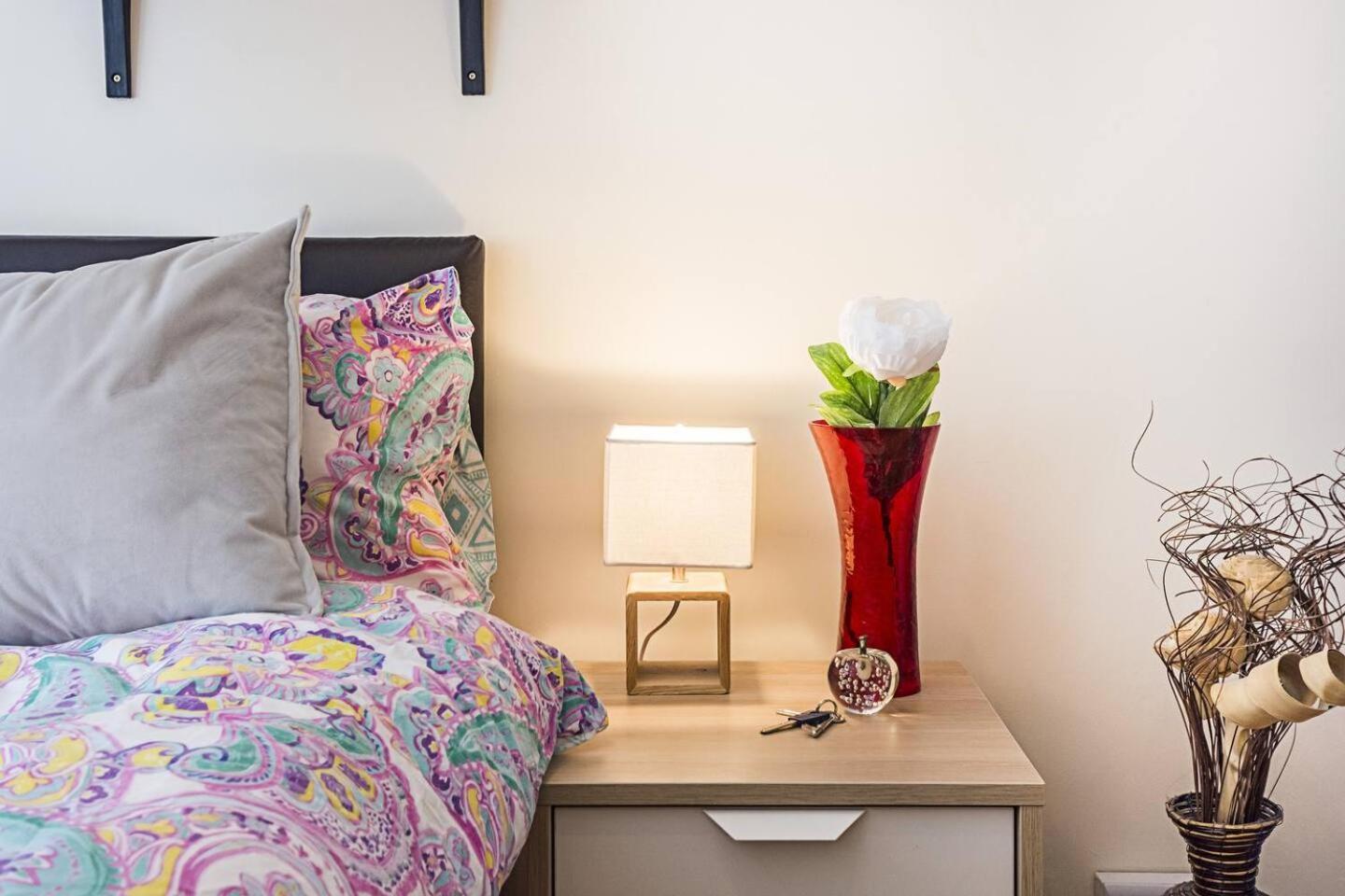 Private Homely Bedroom In Kensington R2 London