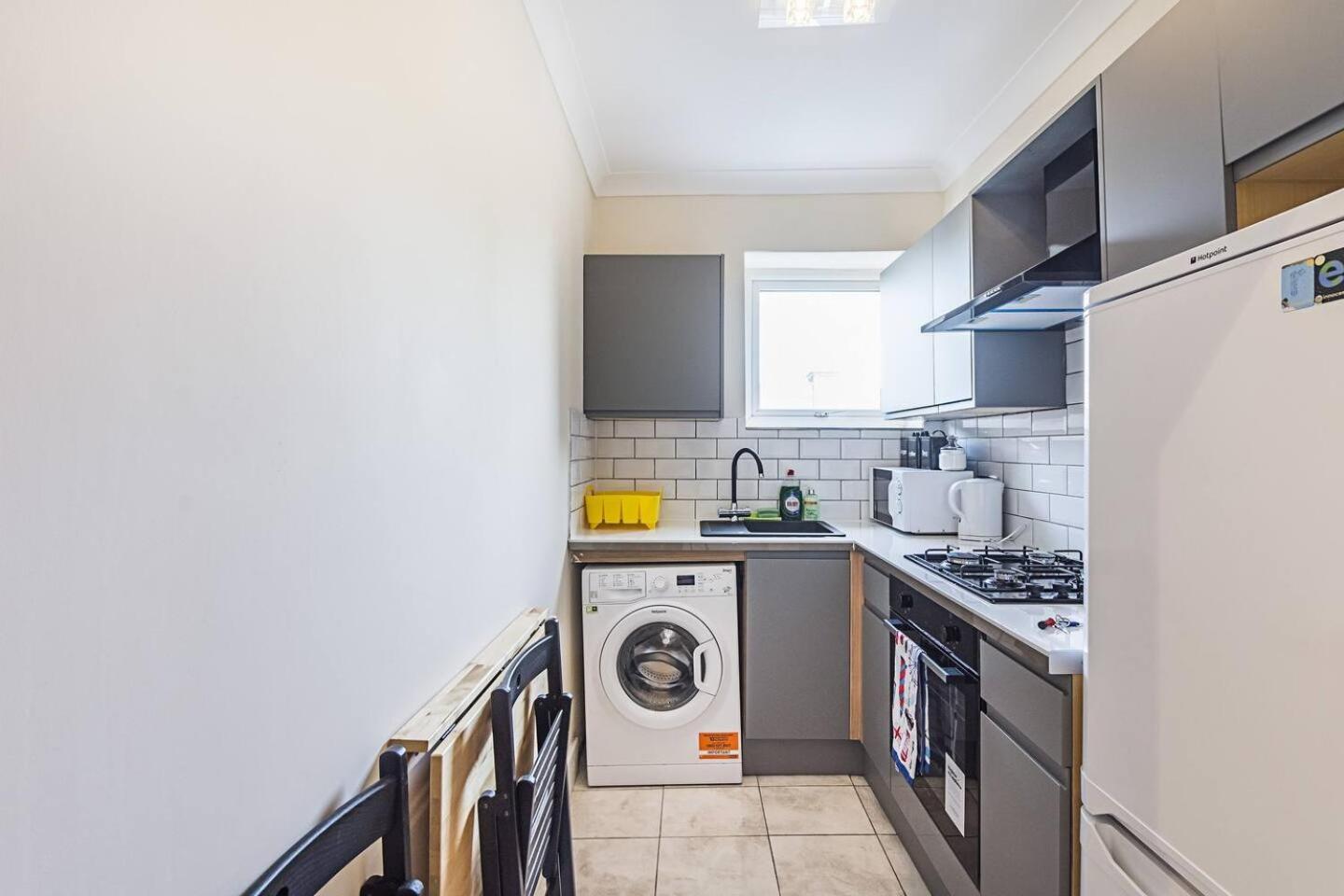 Private Homely Bedroom In Kensington R2 Apartment London