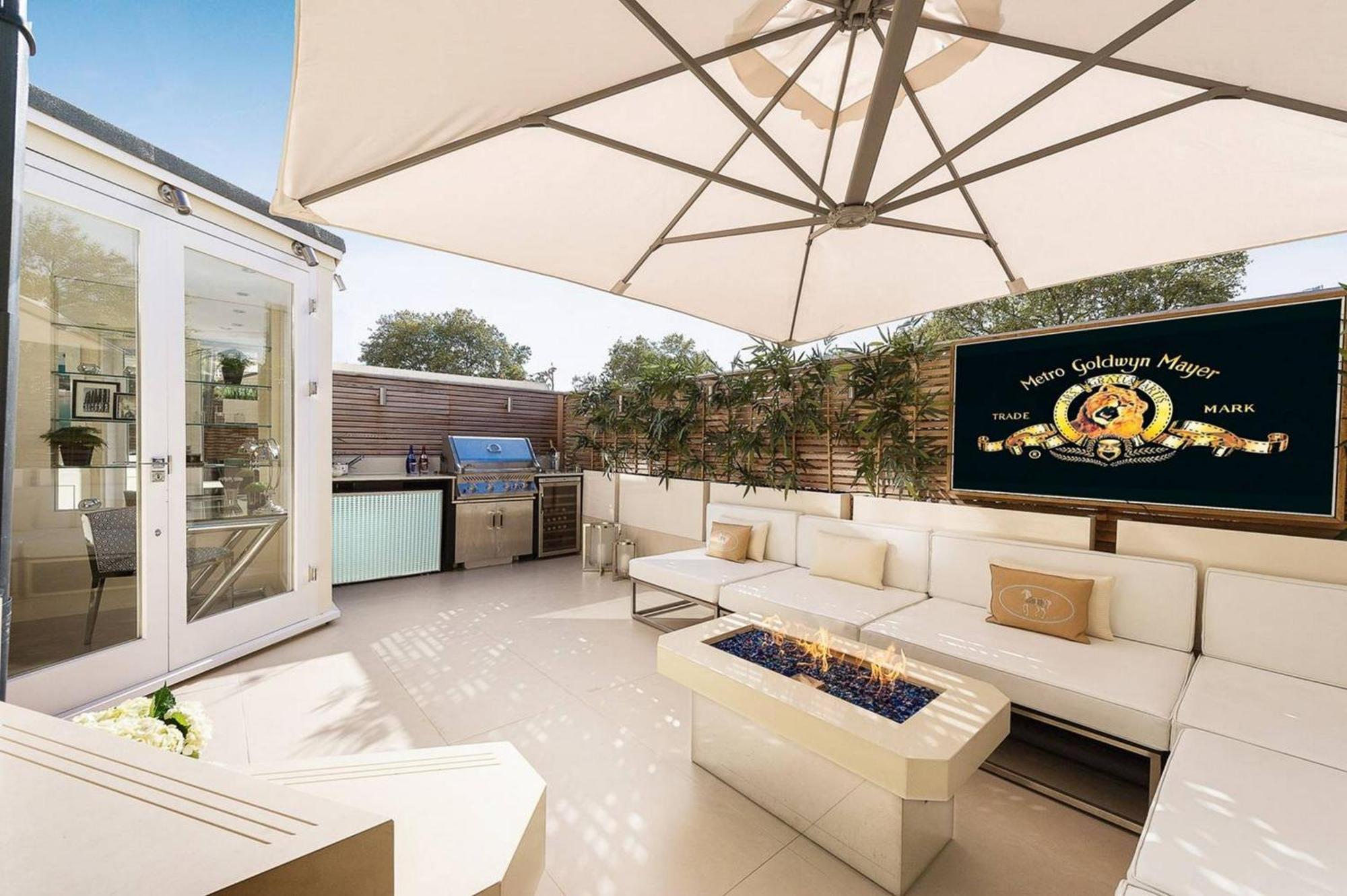 Luxurious Central Azbe Apartment