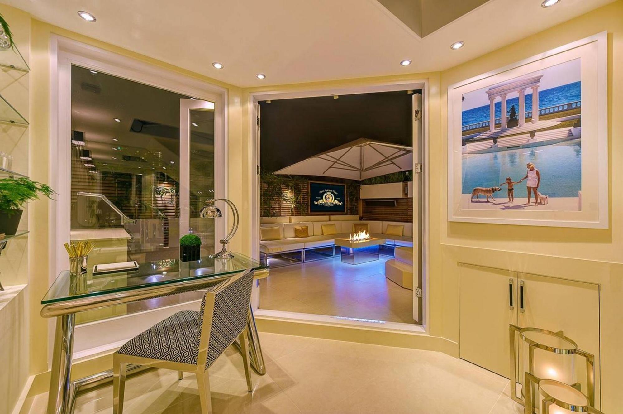 Luxurious Central Azbe Apartment *