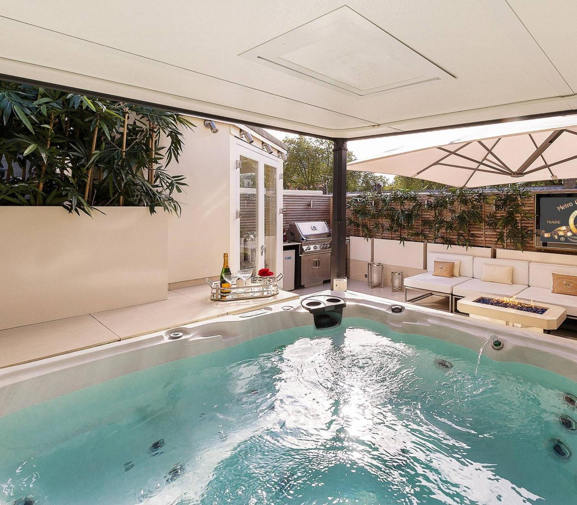 Luxurious Central Azbe Apartment