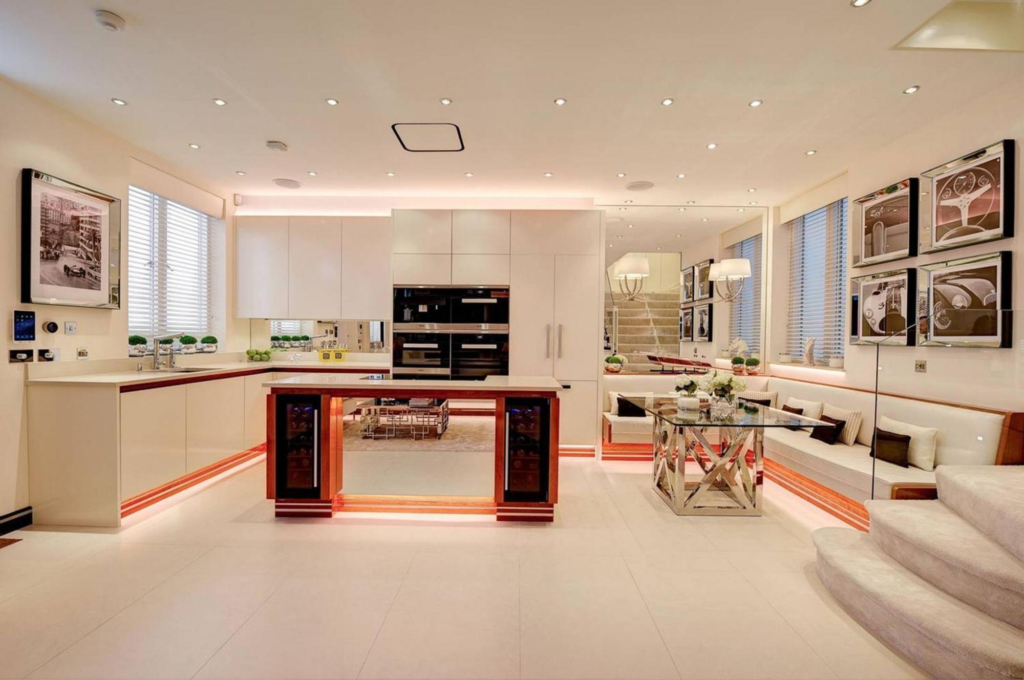 Luxurious Central Azbe Apartment *