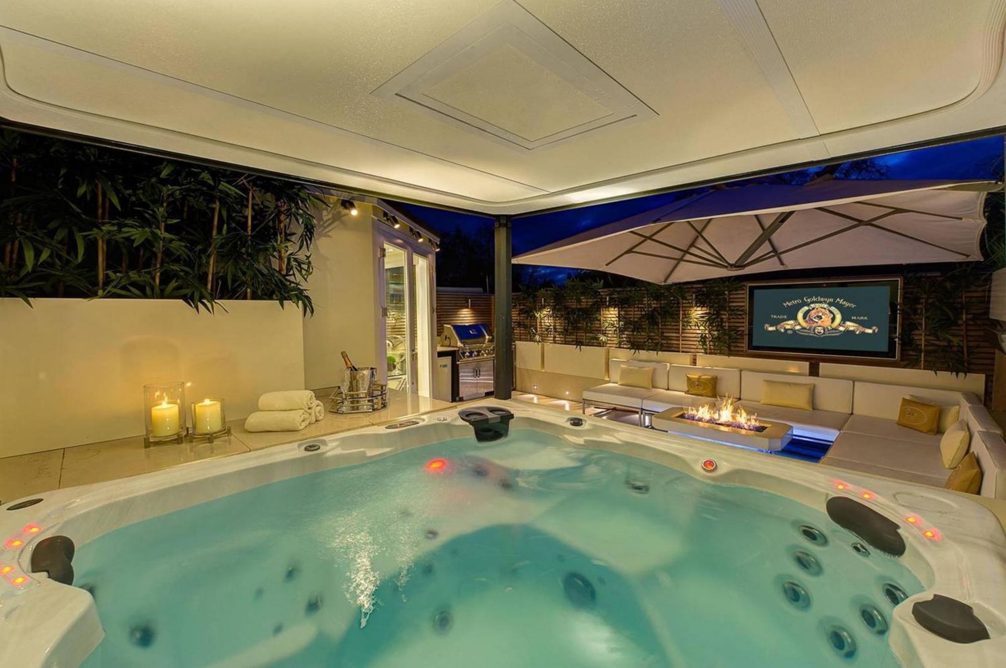 Luxurious Central Azbe Apartment *