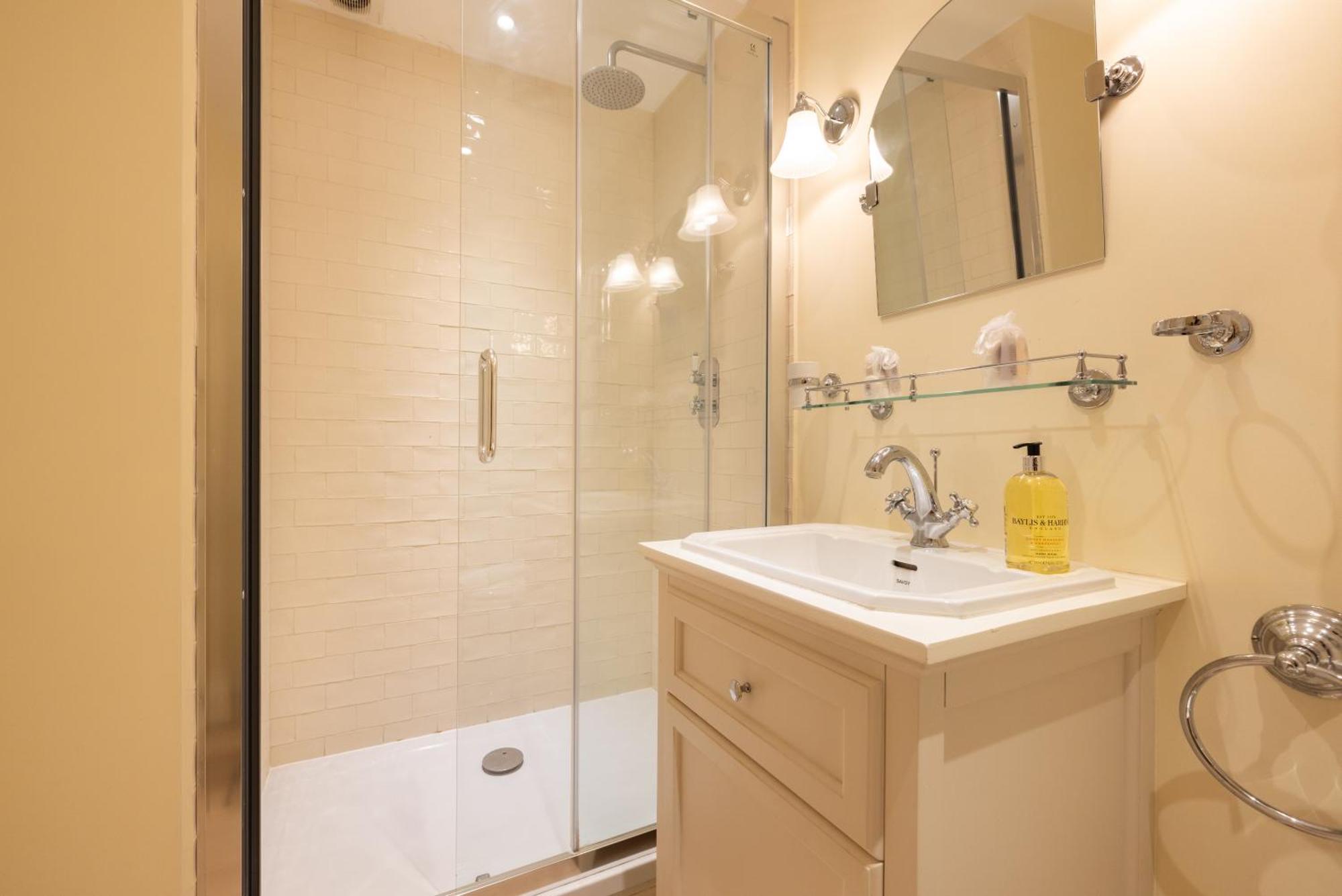 The Chelsea Abode - 4bdr With Terrace