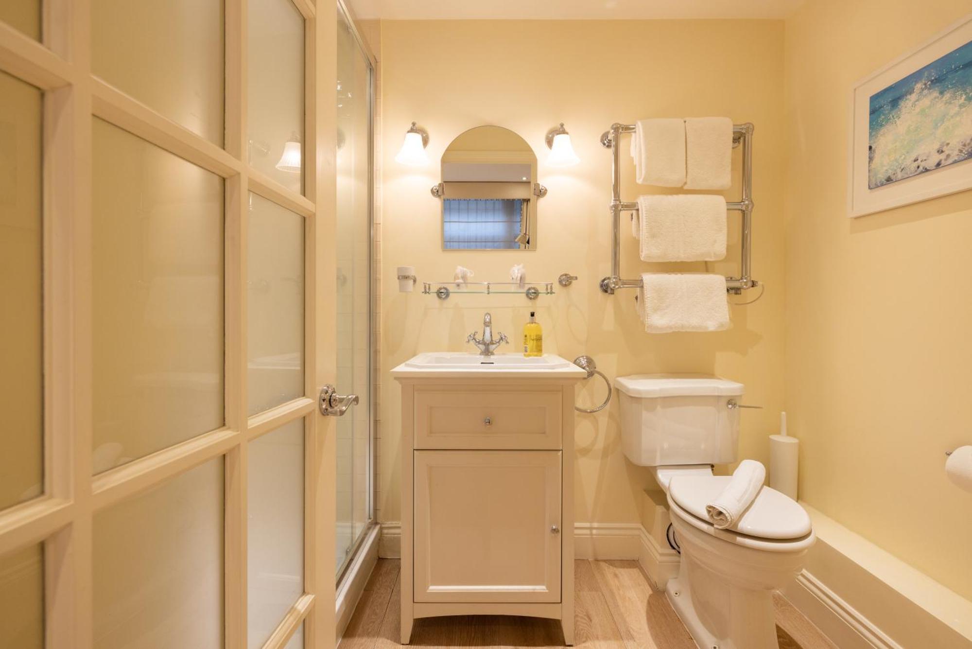 The Chelsea Abode - 4bdr With Terrace Apartment *