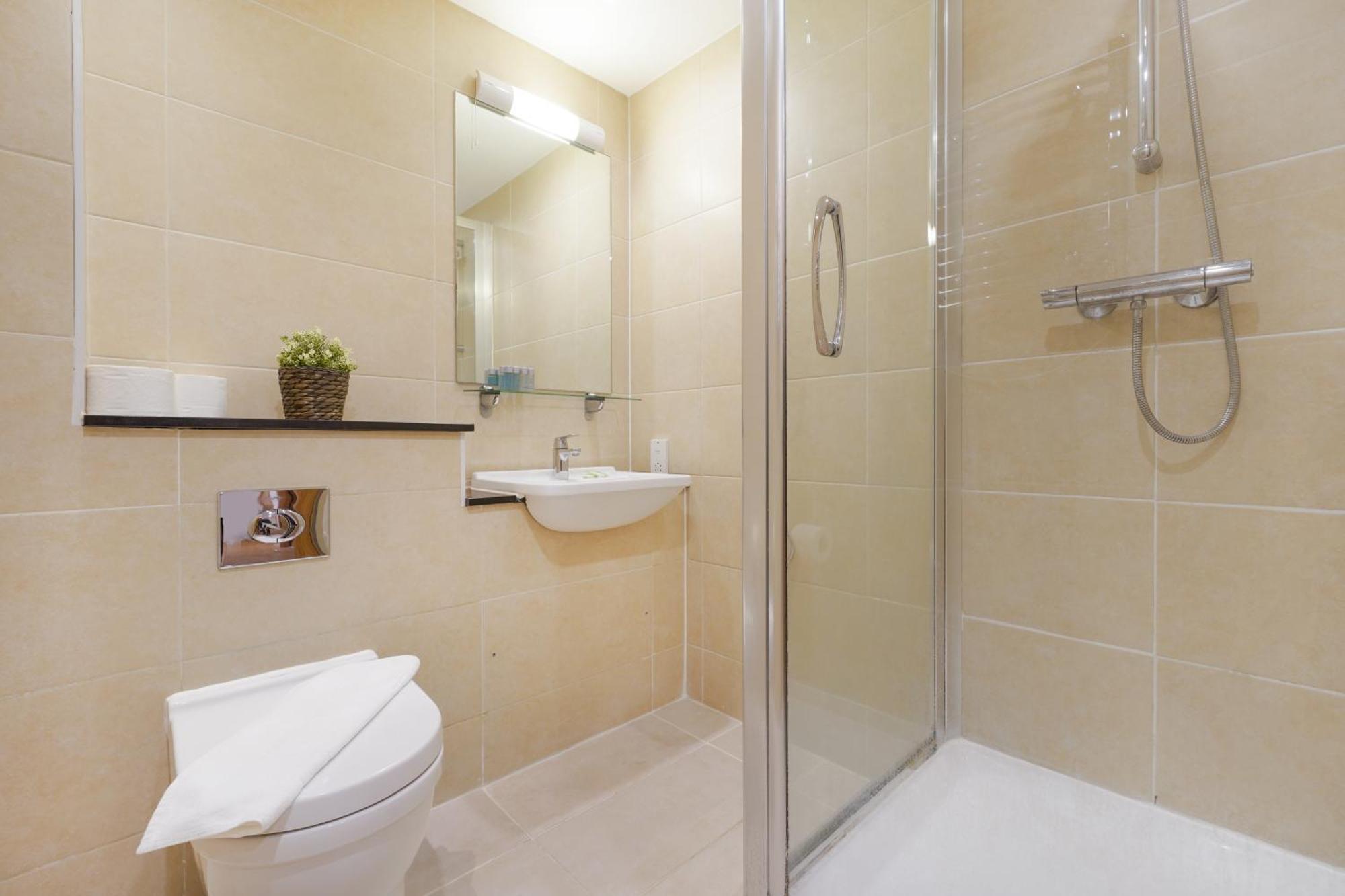 Modern In Bayswater Free Wifi & Aircon By Aparts Leilighet London