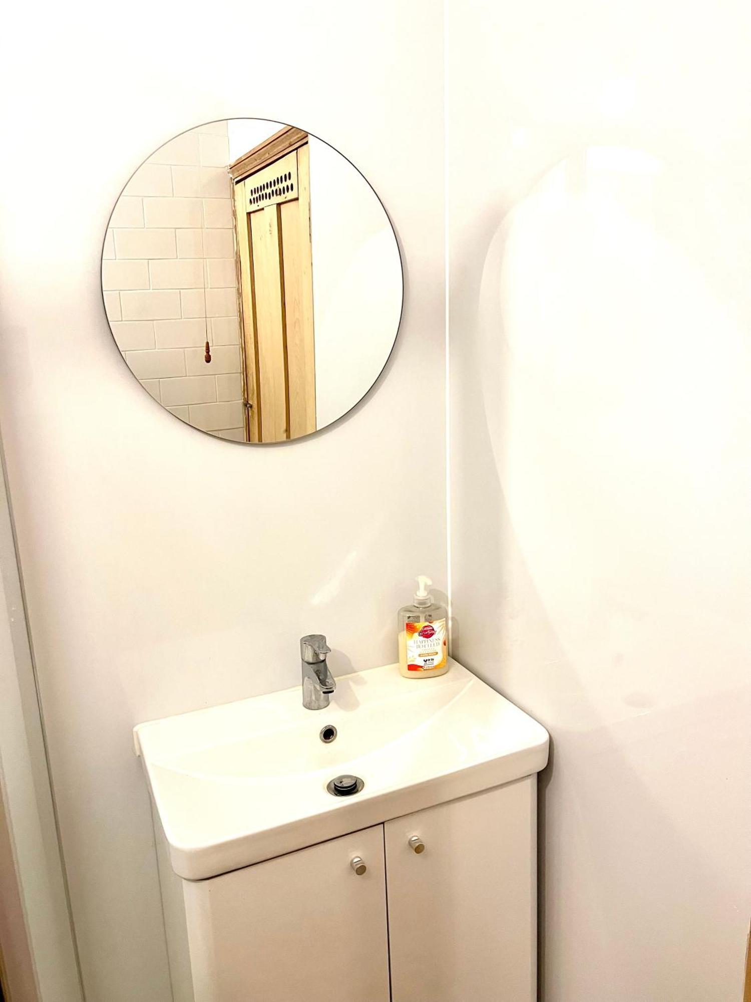 Waterloo - Private In Shared Bed & Breakfast Londen