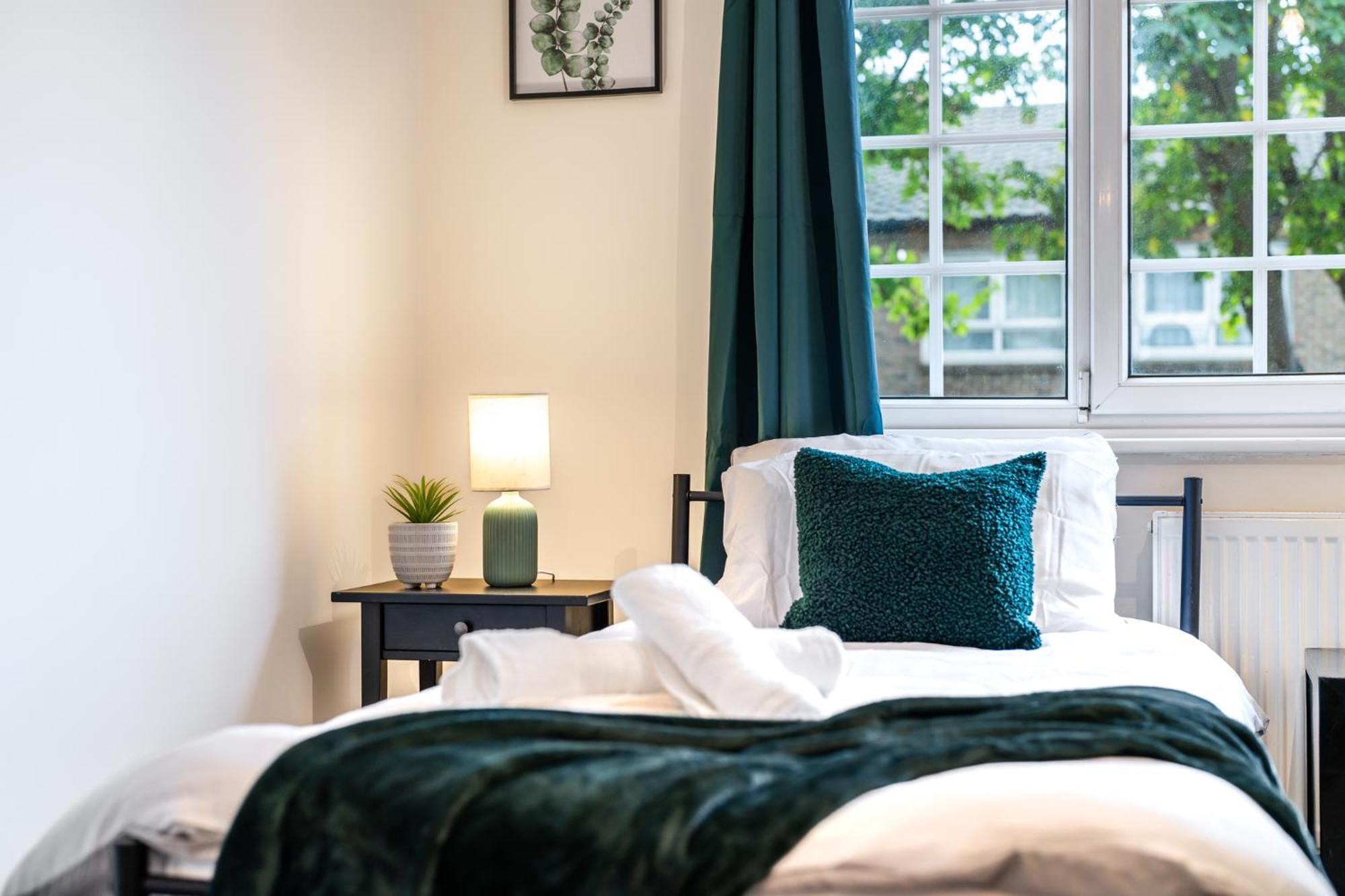 Wilkinsons Home-free Parking, Perfect For Contractors & Weekend Getaways, Near Airport & Excel Ferienhaus