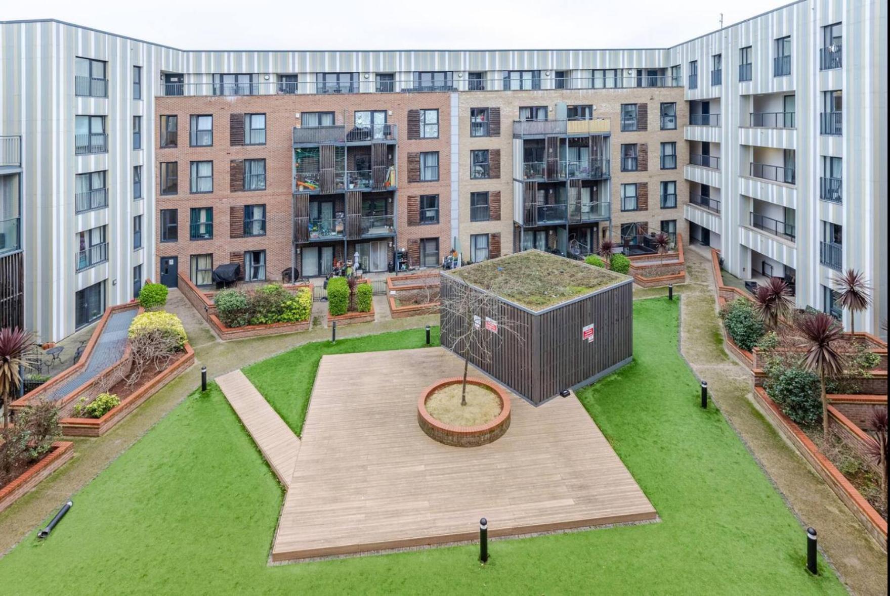 Leilighet Modern 2 Bed Flat With Balcony, Easy Access