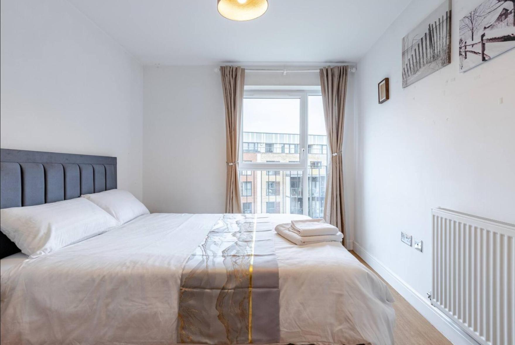 Leilighet Modern 2 Bed Flat With Balcony, Easy Access