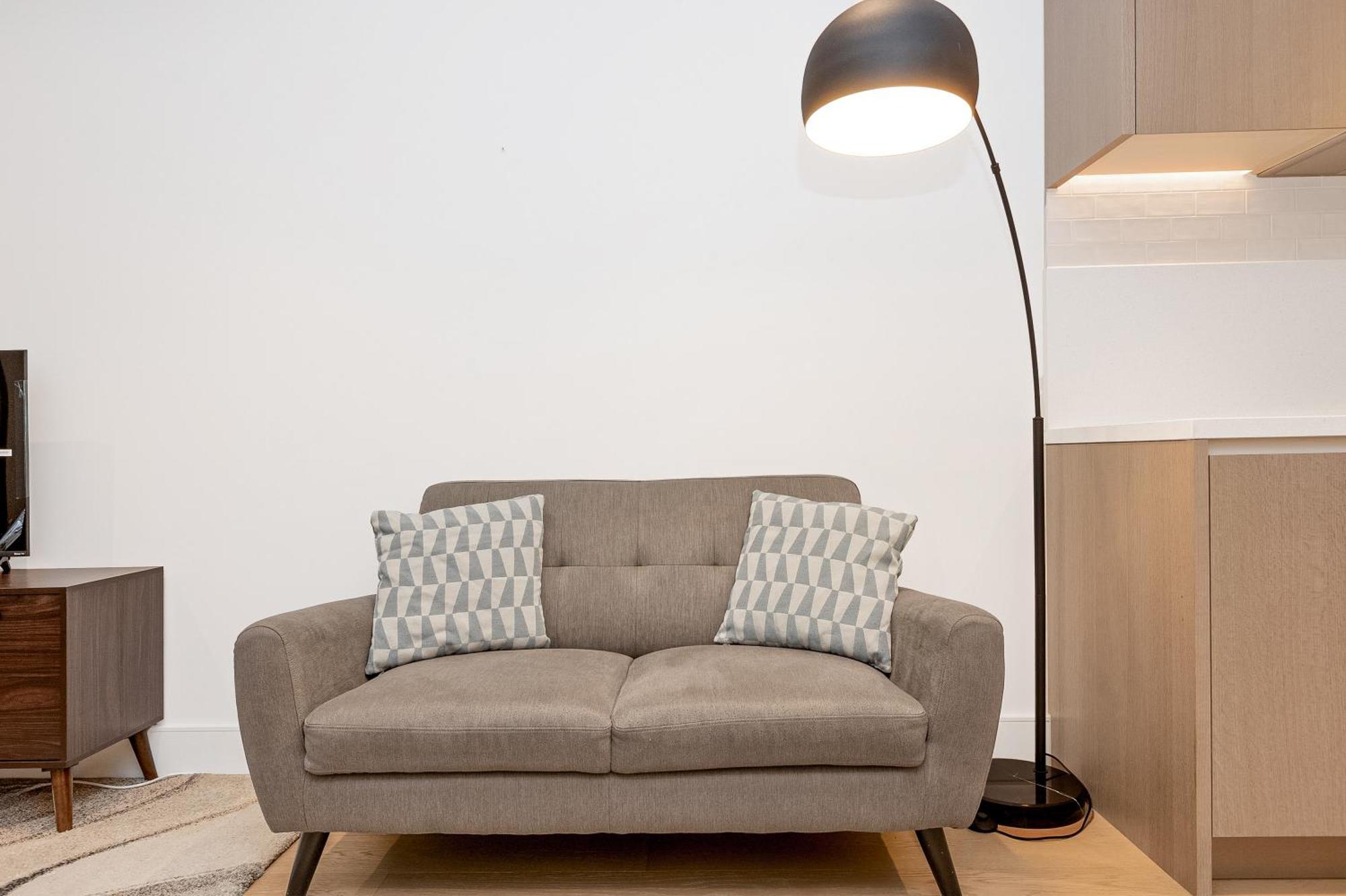 Apartment New Listing! 2br Flat, Battersea Park Station 5 Mn London