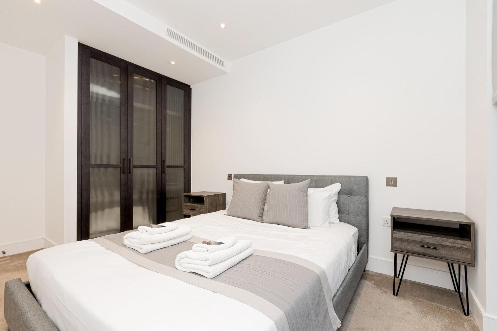 New Listing! 2br Flat, Battersea Park Station 5 Mn London